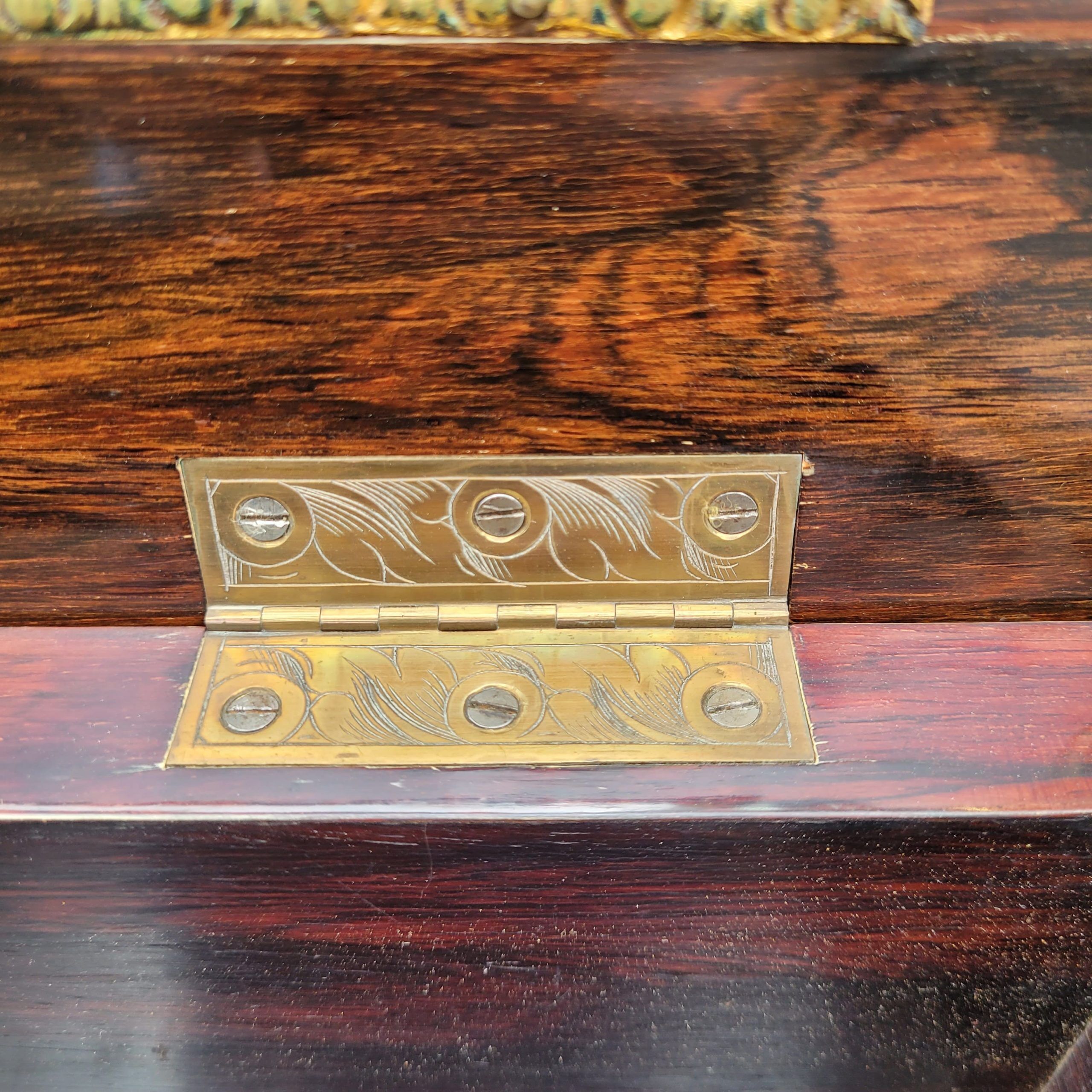 Coiffeuse, coiffeuse en marqueterie de bois et ormolou, Napoléon III, France XIXe siècle