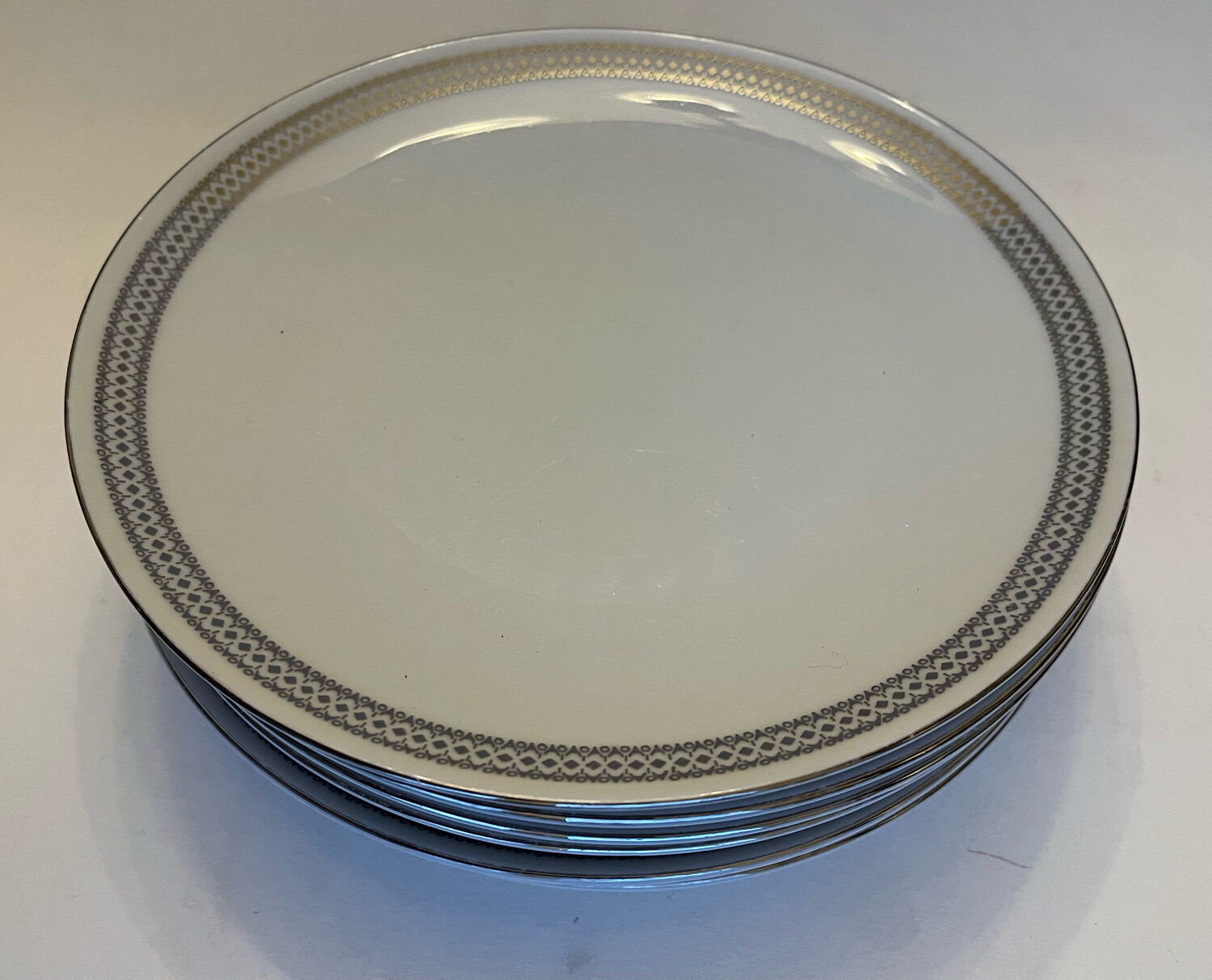 6 flat white porcelain plates