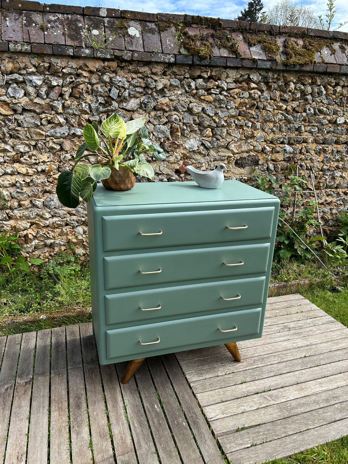 Vintage 1960s cedar green chest of drawers with 4 drawers.