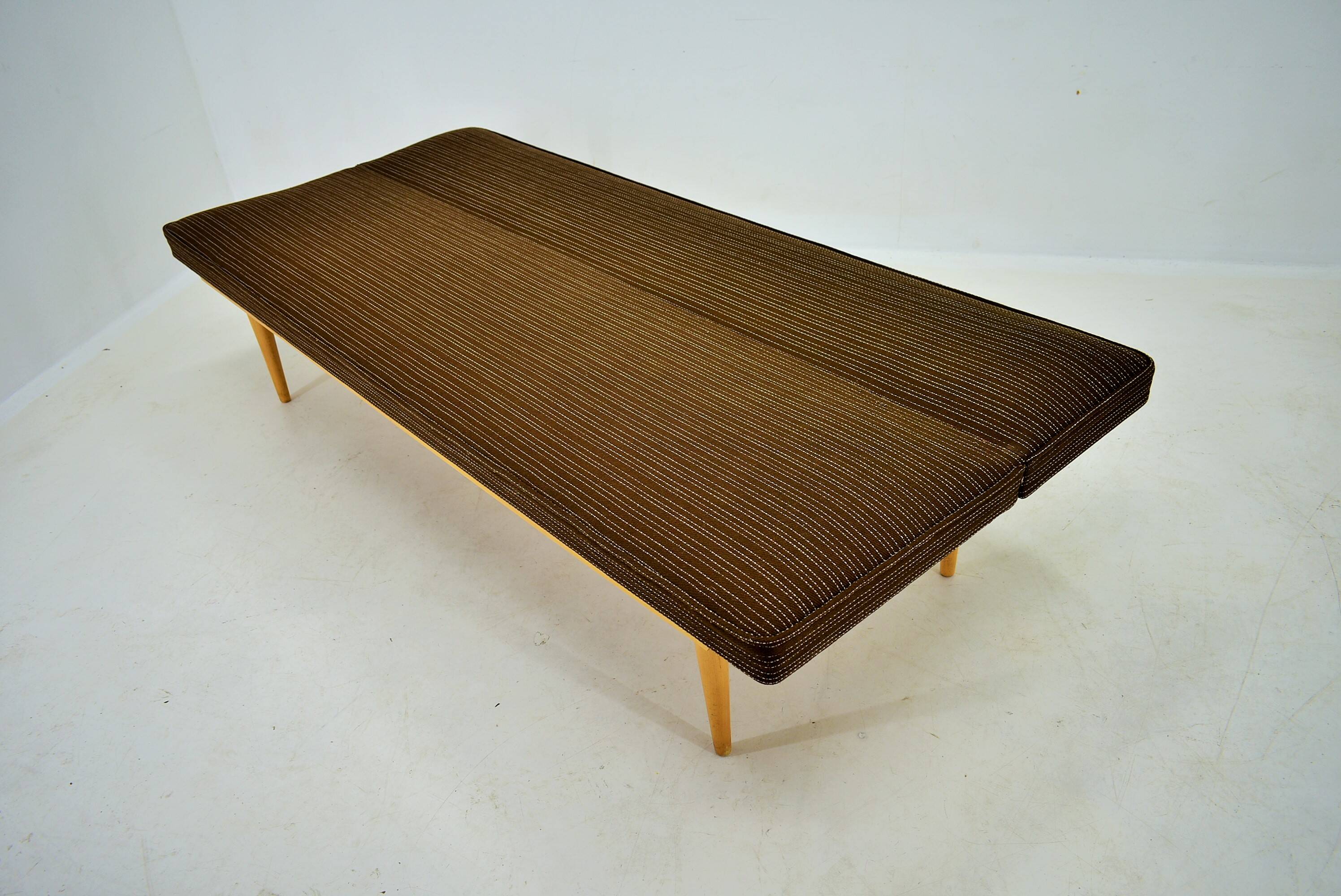 Mid-century Sofa or Day Bed by Miroslav Navrátil, Interier Praha, 1960's
