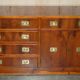 Buffet militaire vintage en bois d'if moucheté - Cabinet bar