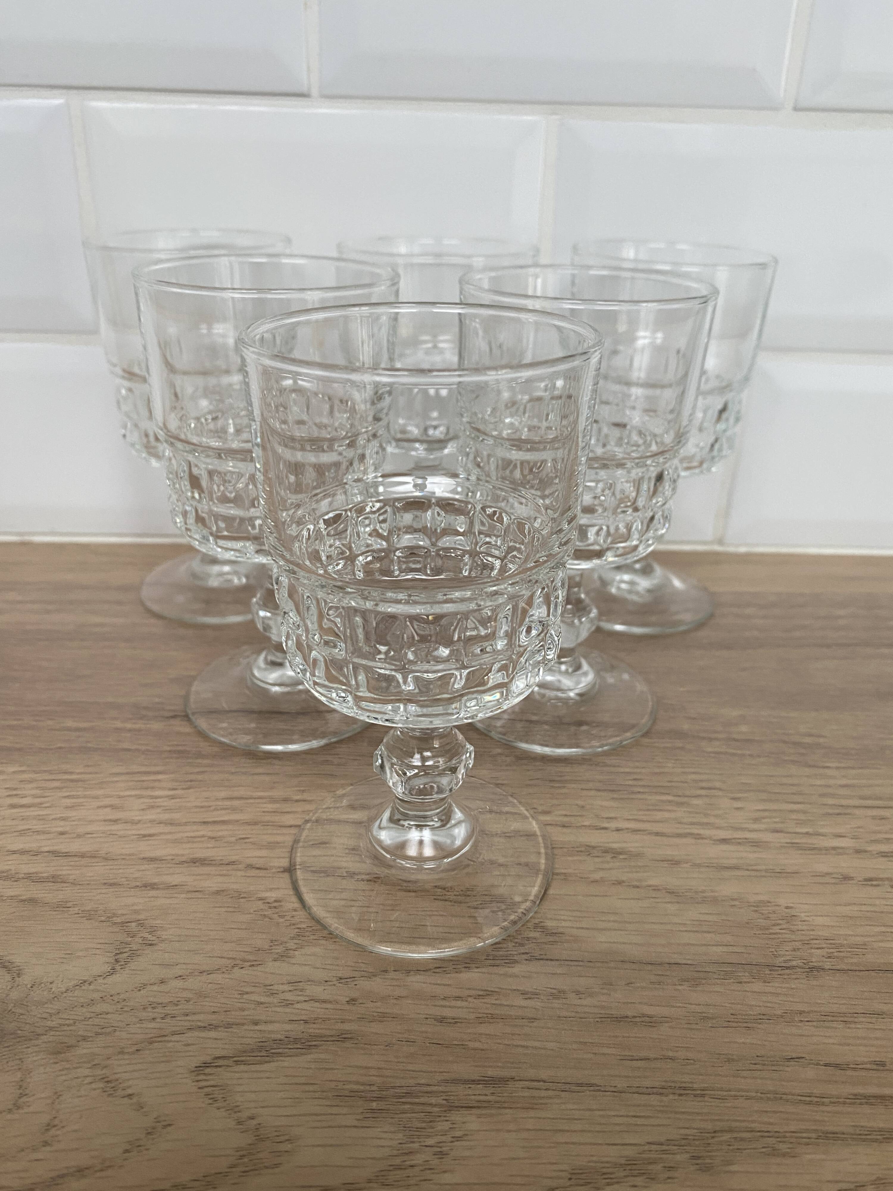 Set of 6 Luminarc Quadrille white wine glasses