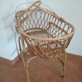 Rattan cradle with its support