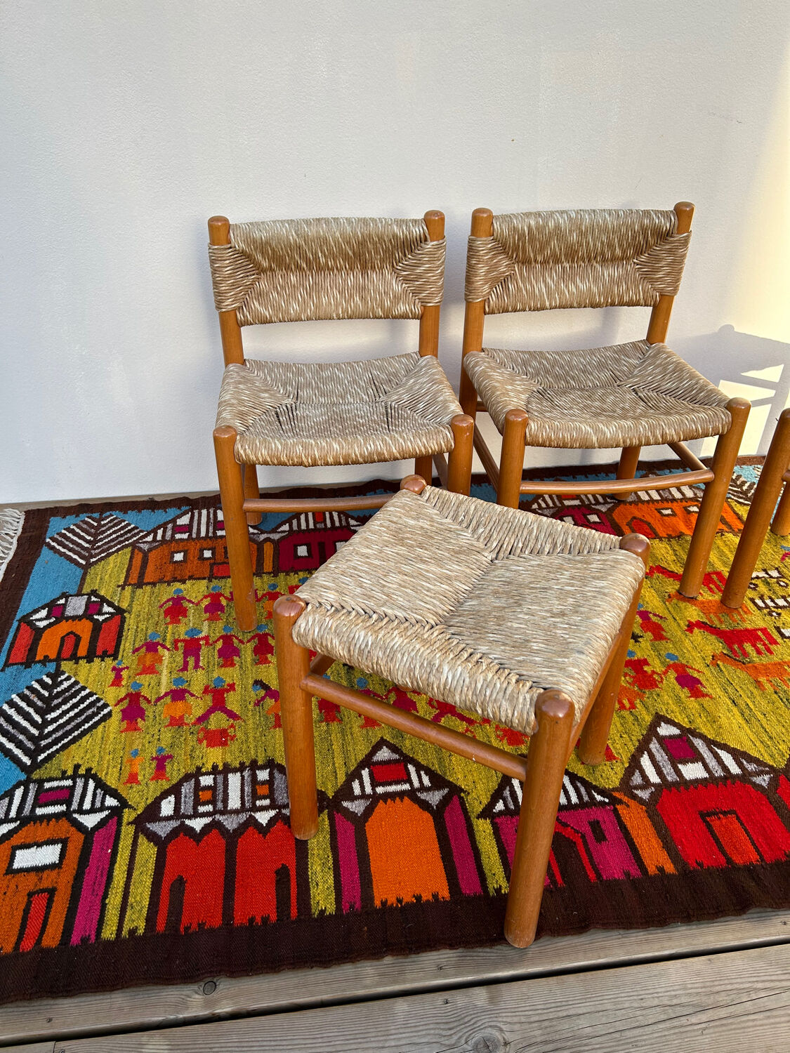 Chaises et tabourets paillés vintage
