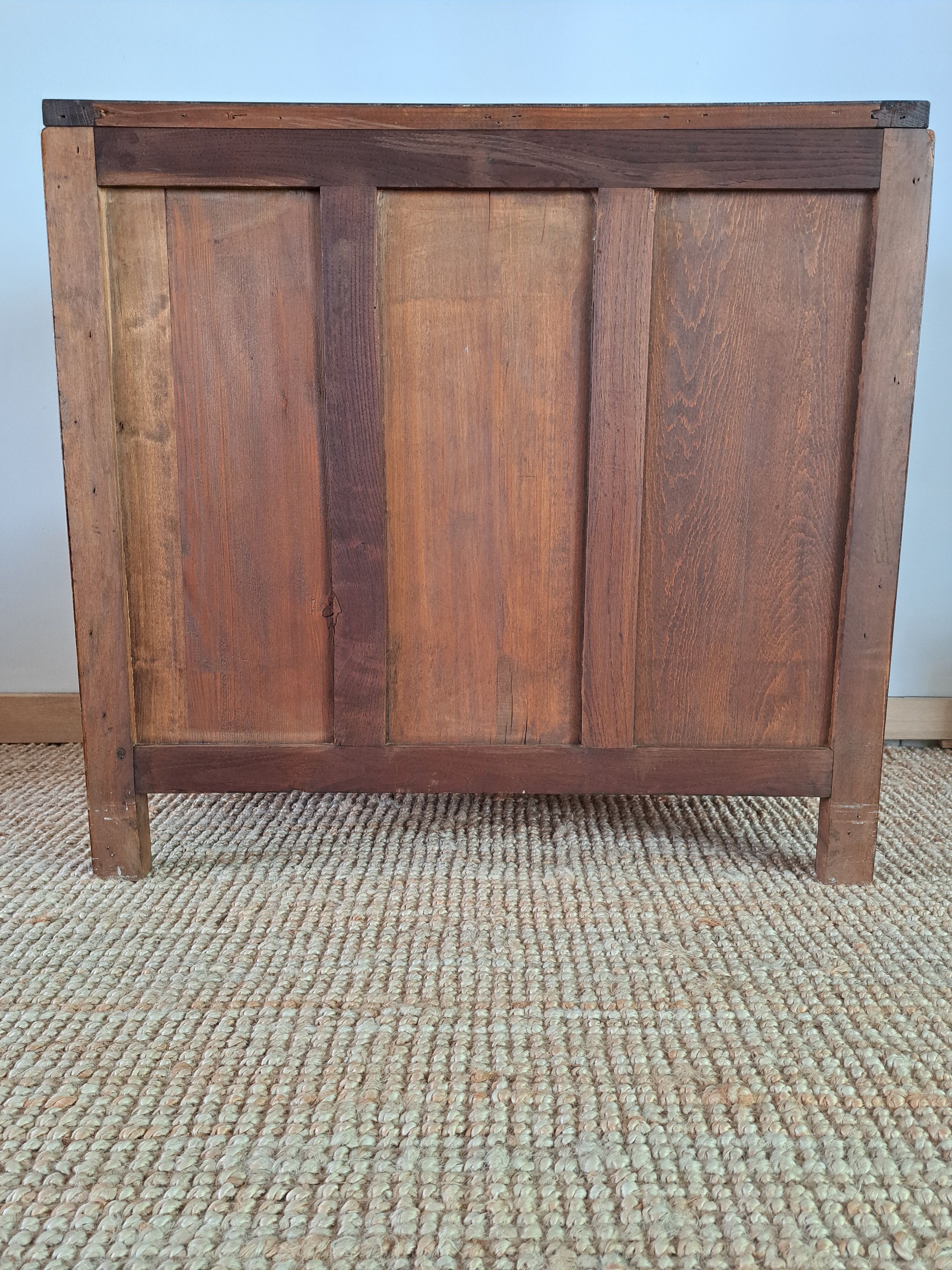 Oak chest of drawers from the 1950s.