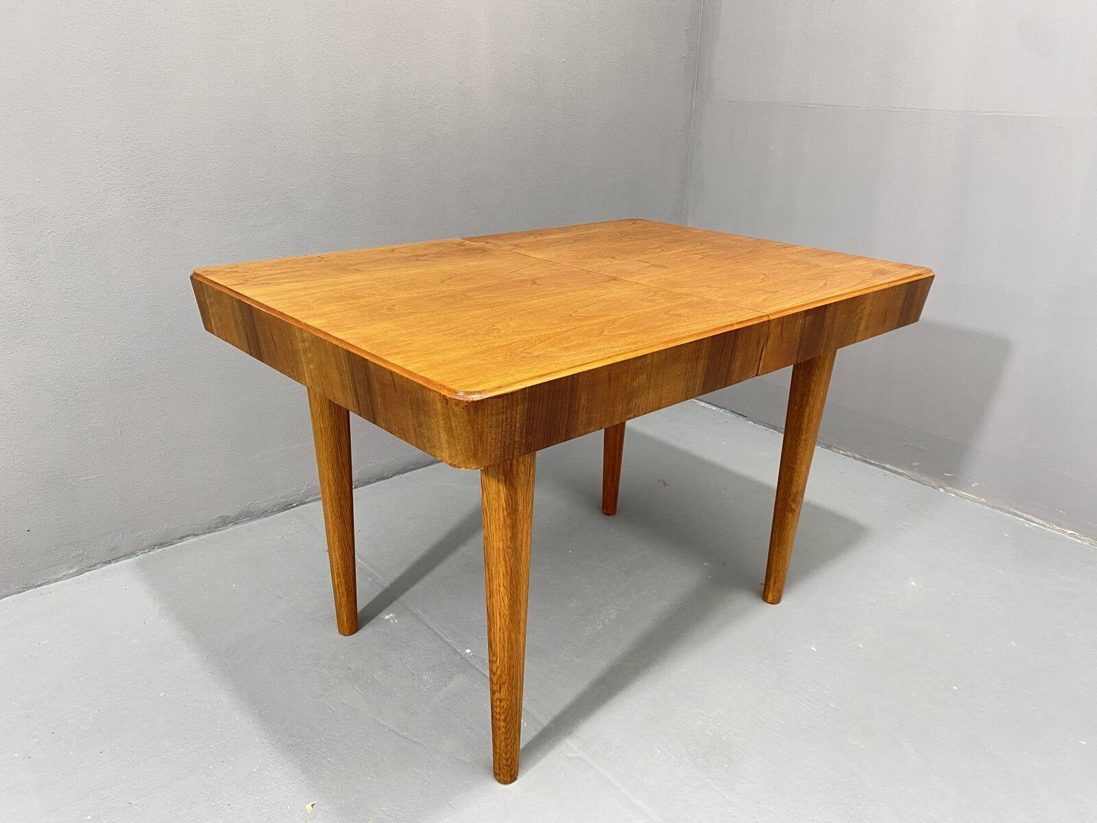 Table à manger réglable en noyer par Setona, années 1950, Tchécoslovaquie