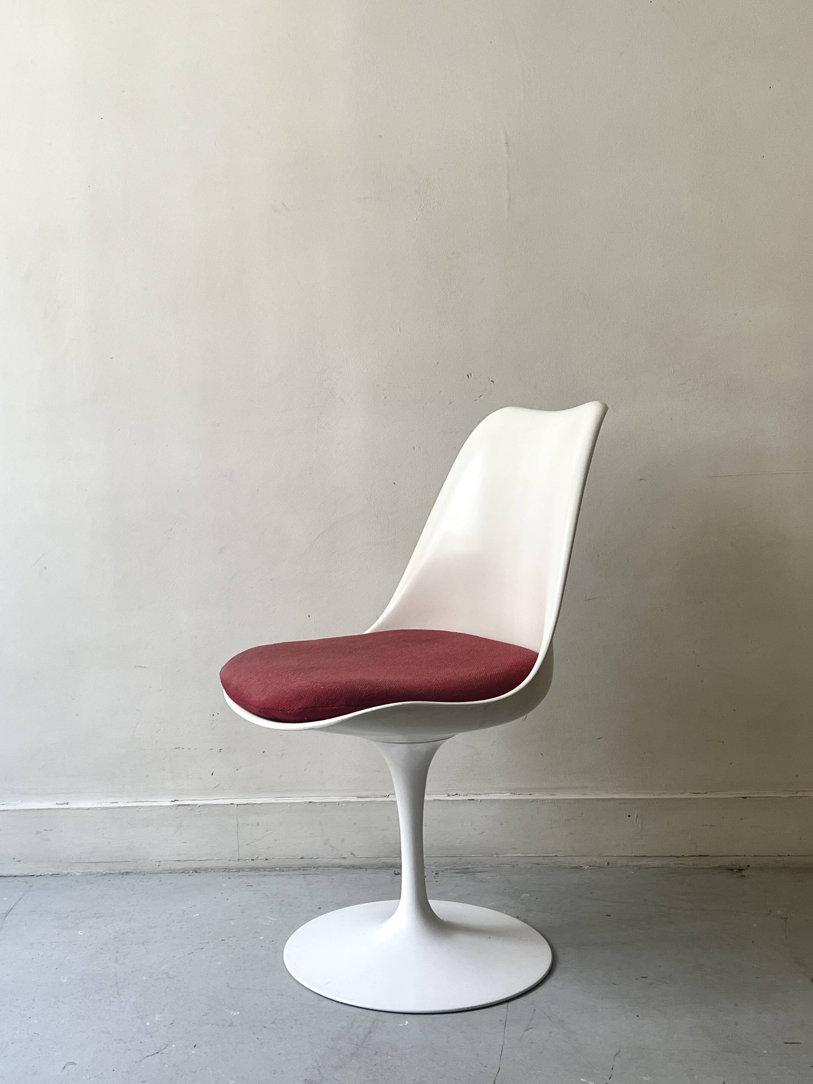 Tulip chair Eero Saarinen signed Knoll International, design 1970