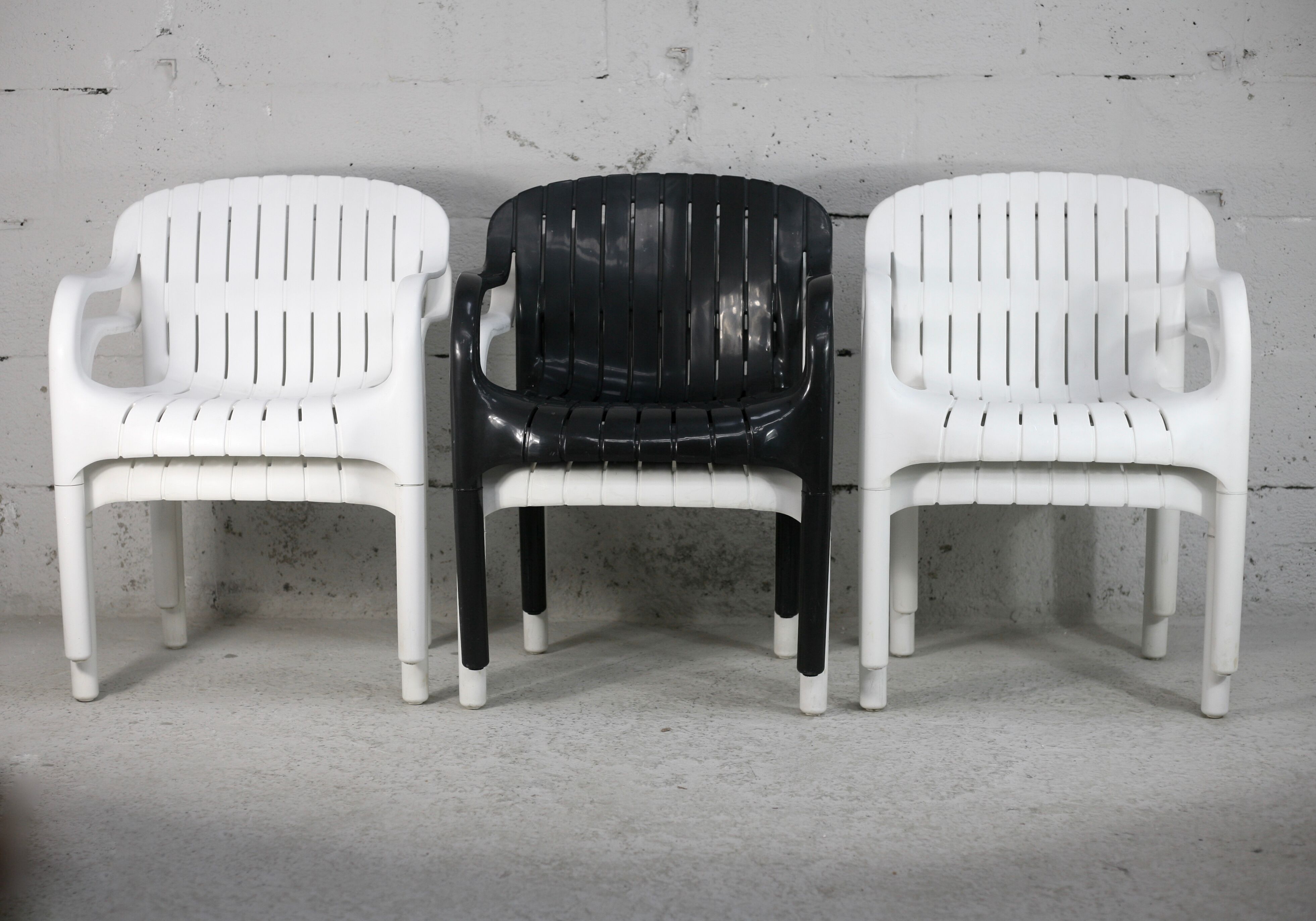 Pierre Paulin set of 6 outdoor armchairs "Dangari", Allibert. Plastic. France, 1980