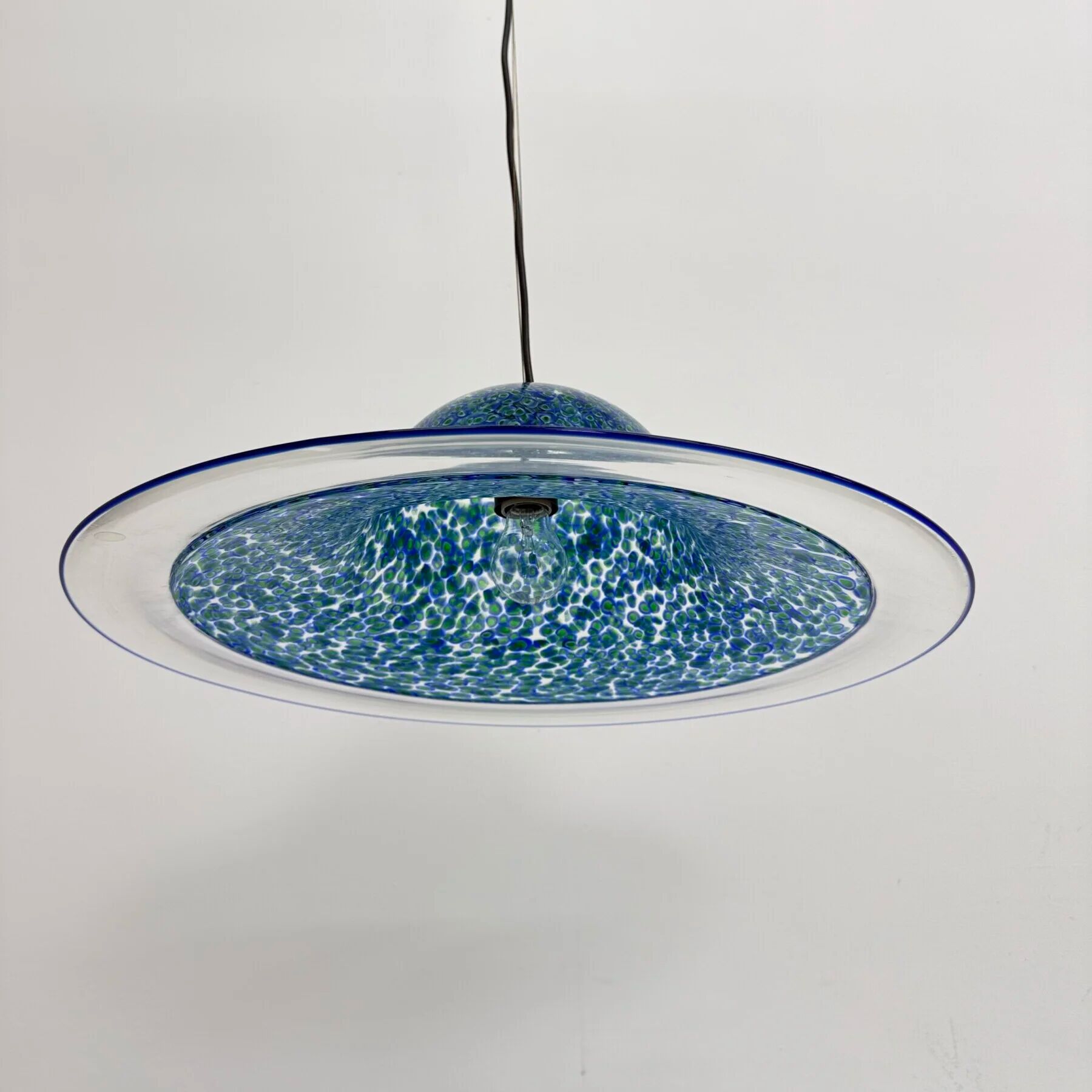 Suspension en verre de Murano bleu Neverrino par Gae Aulenti pour Vistosi Italie, années 1970.