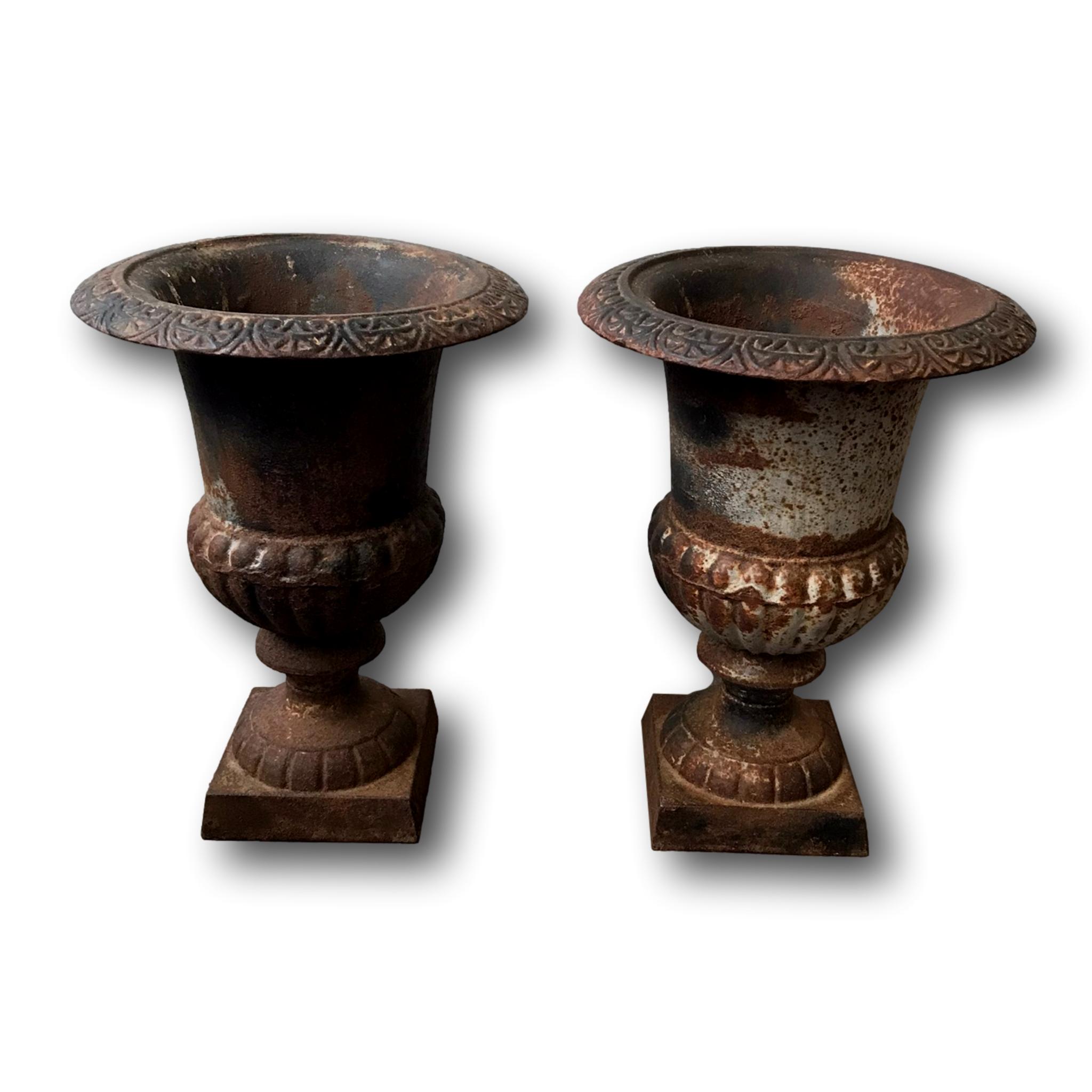 Paire de grands vases Medicis en fonte - Hauteur 45cm