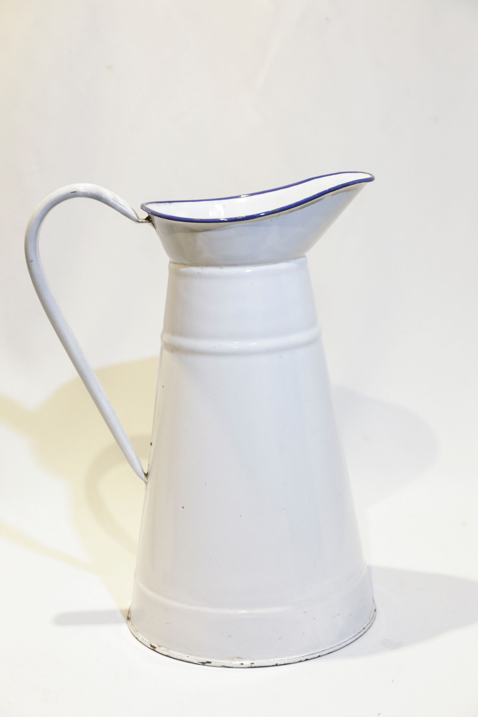 Enamelled metal watering can