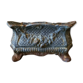 Cast iron planter