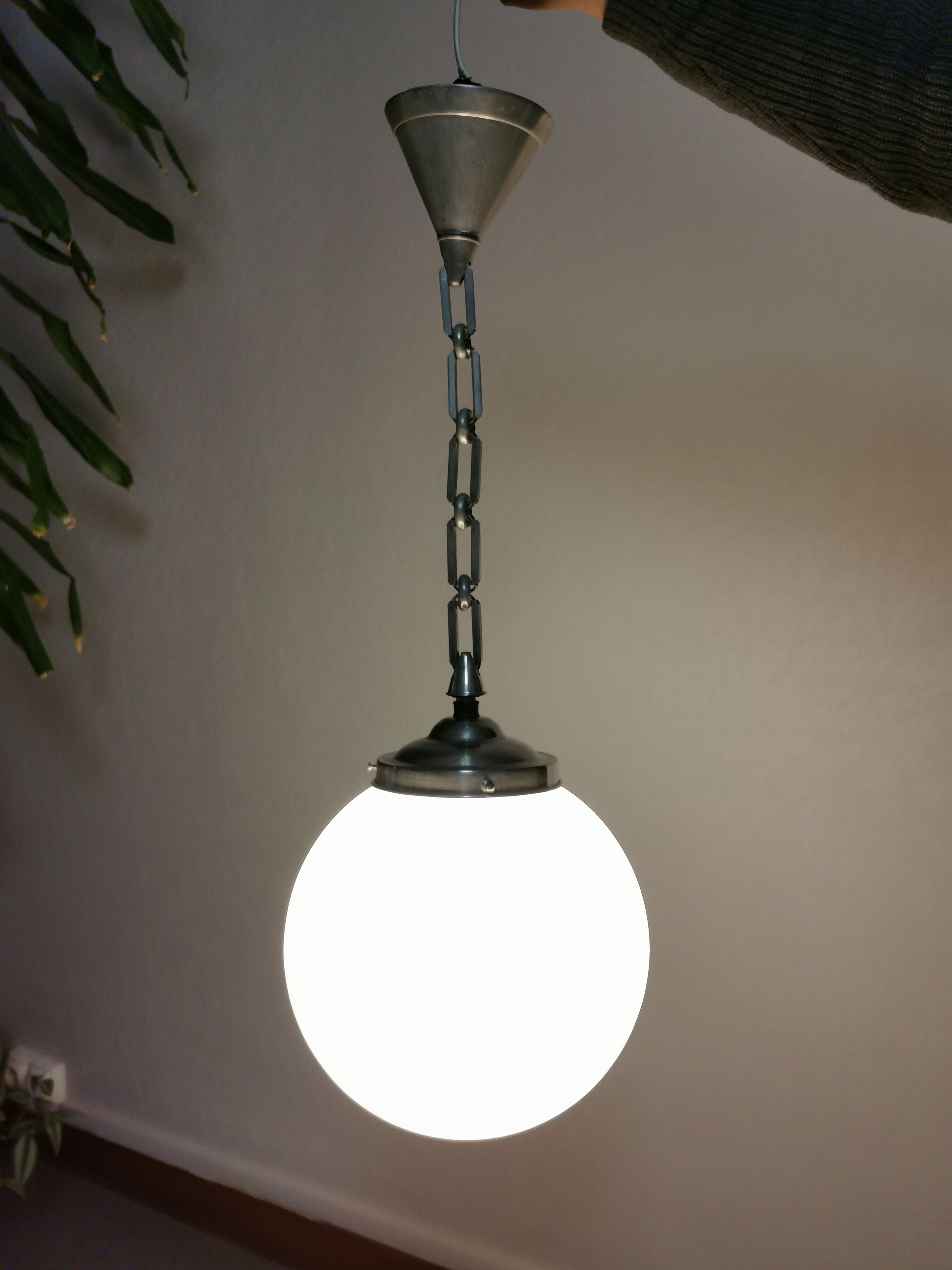 Art deco globe suspension in opaline and aluminium chain