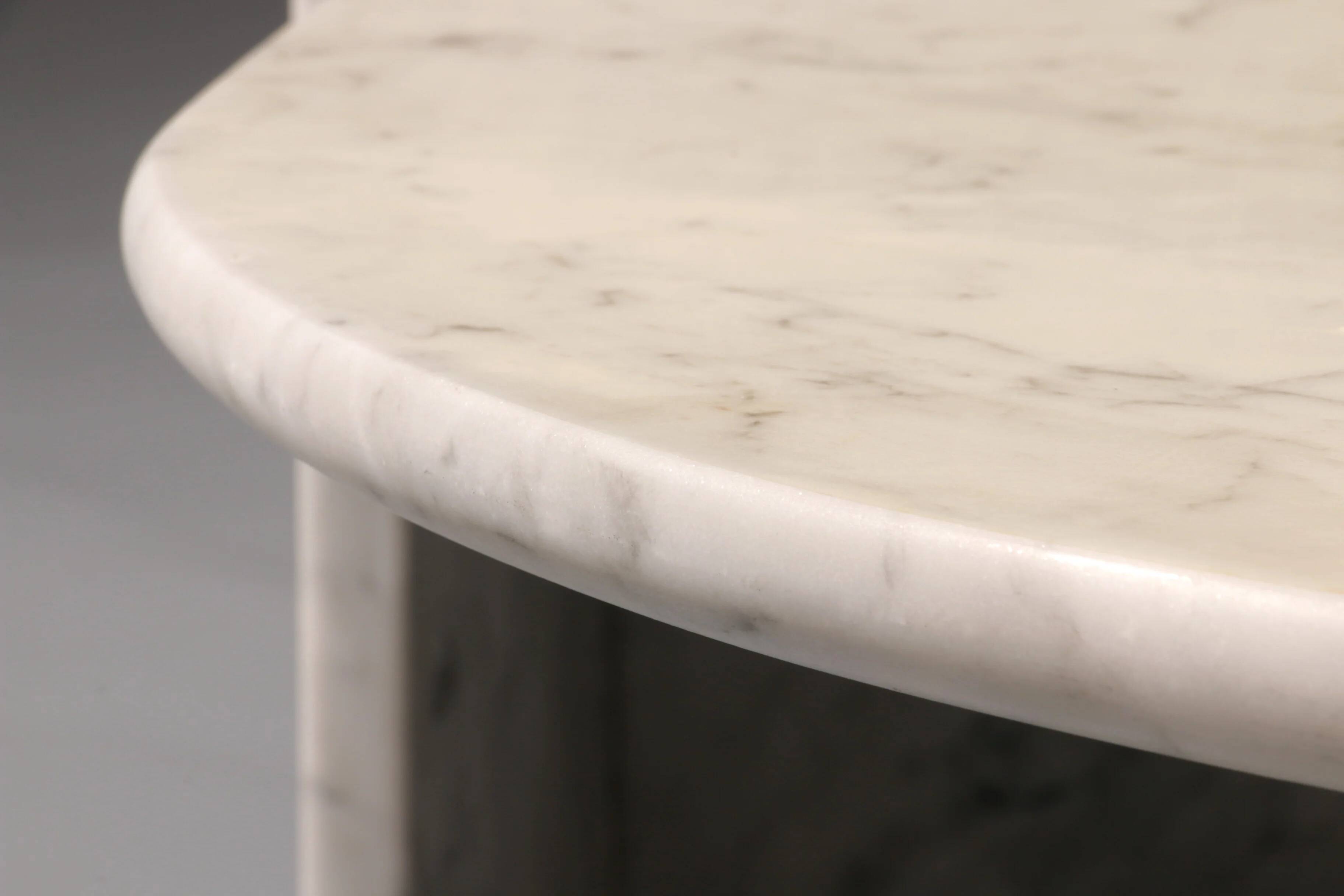 Table basse italienne en marbre en forme de larme, années 1980