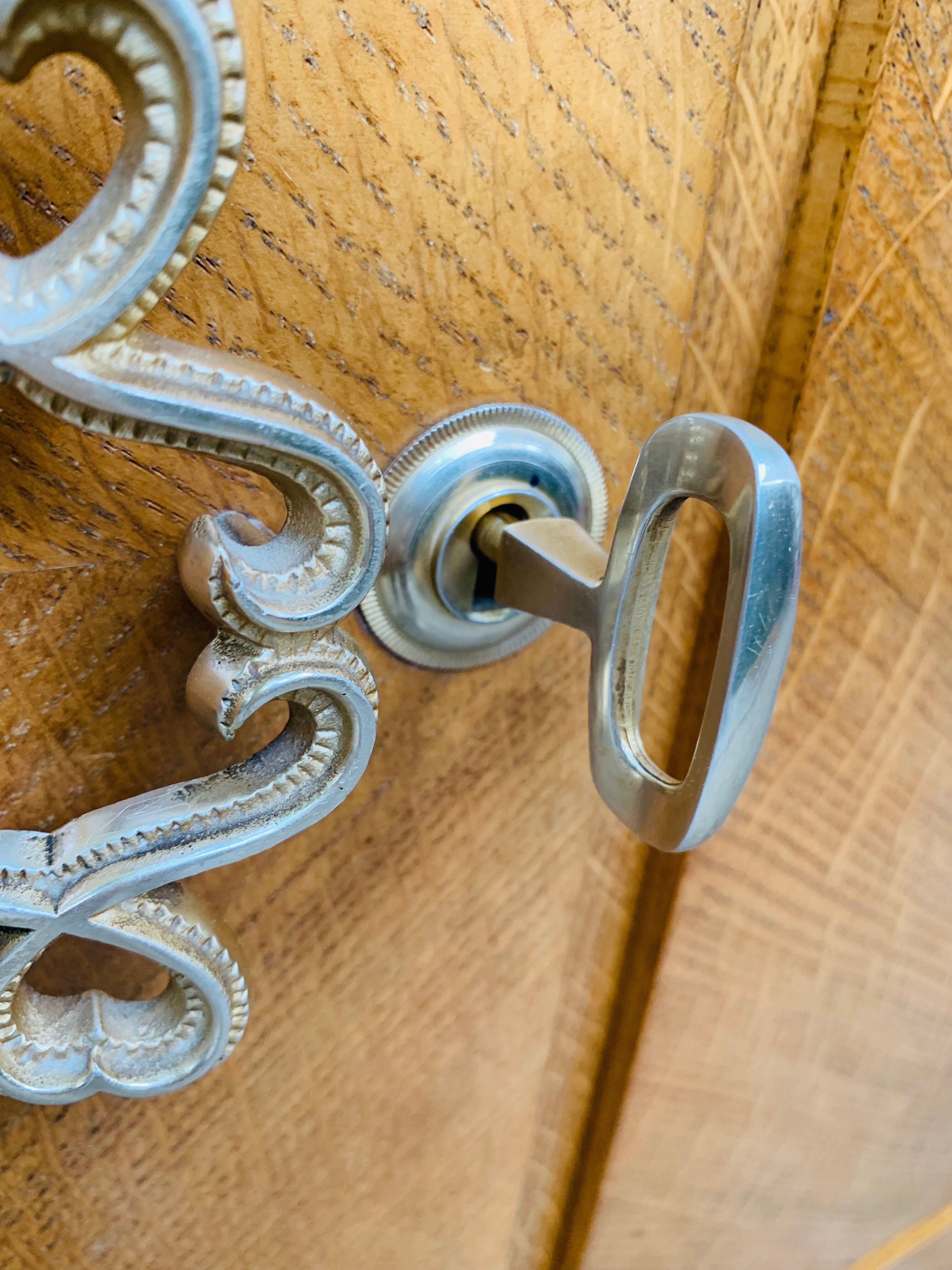 Asymmetrical cabinet 1950