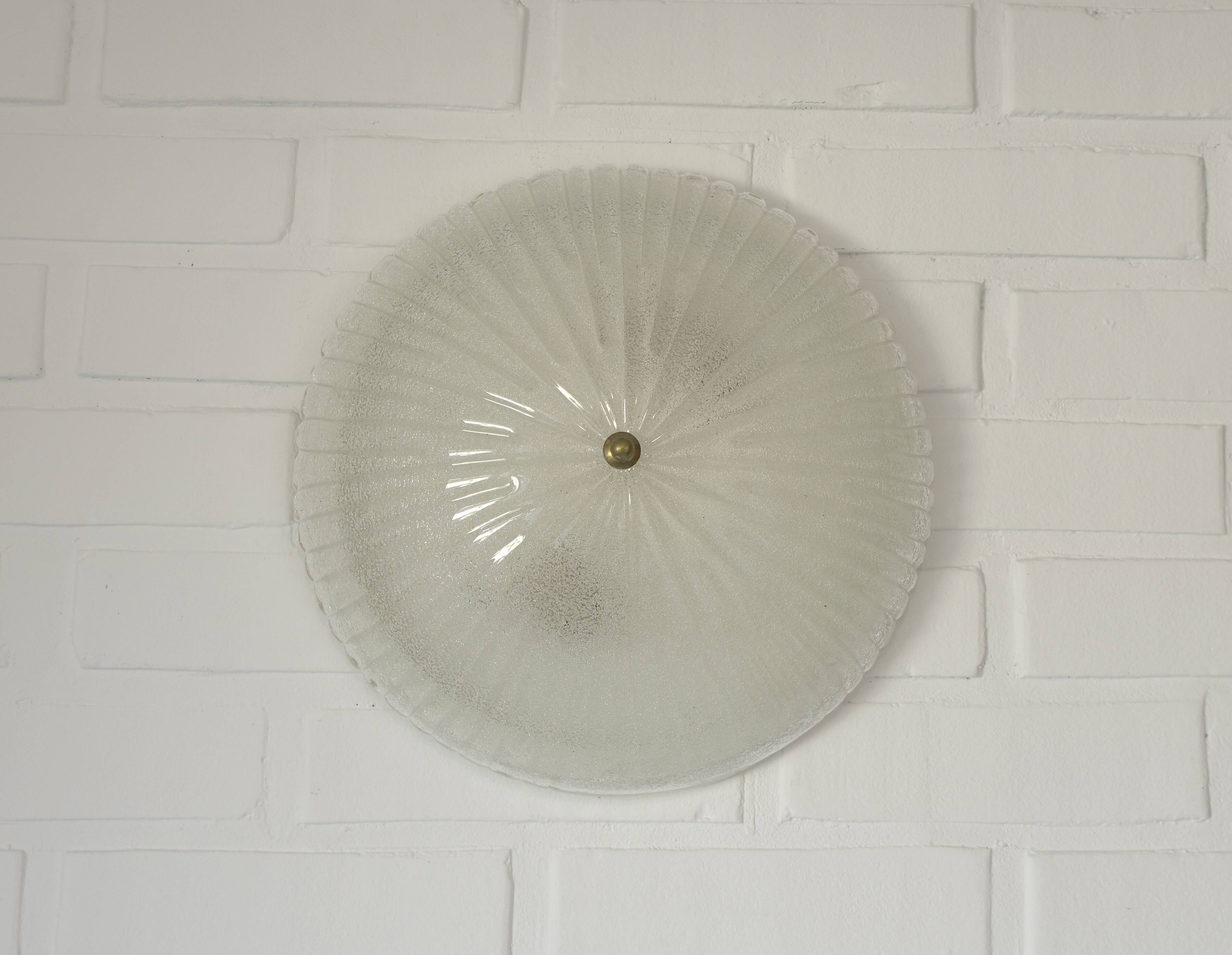 Applique murale vintage en verre soufflé à la main : plafonnier encastré style années 50