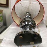 Lampe chrome et abajour rouge