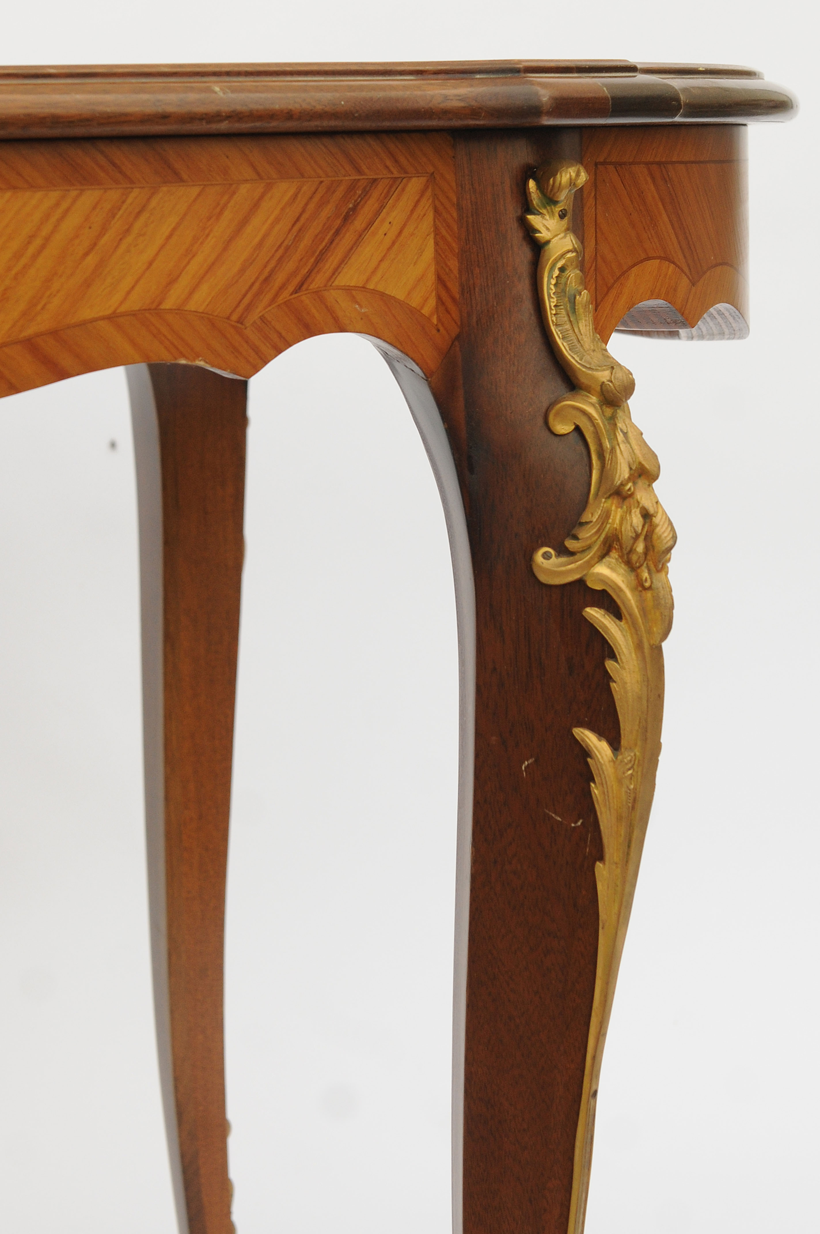 Table de salle à manger de style Louis XV