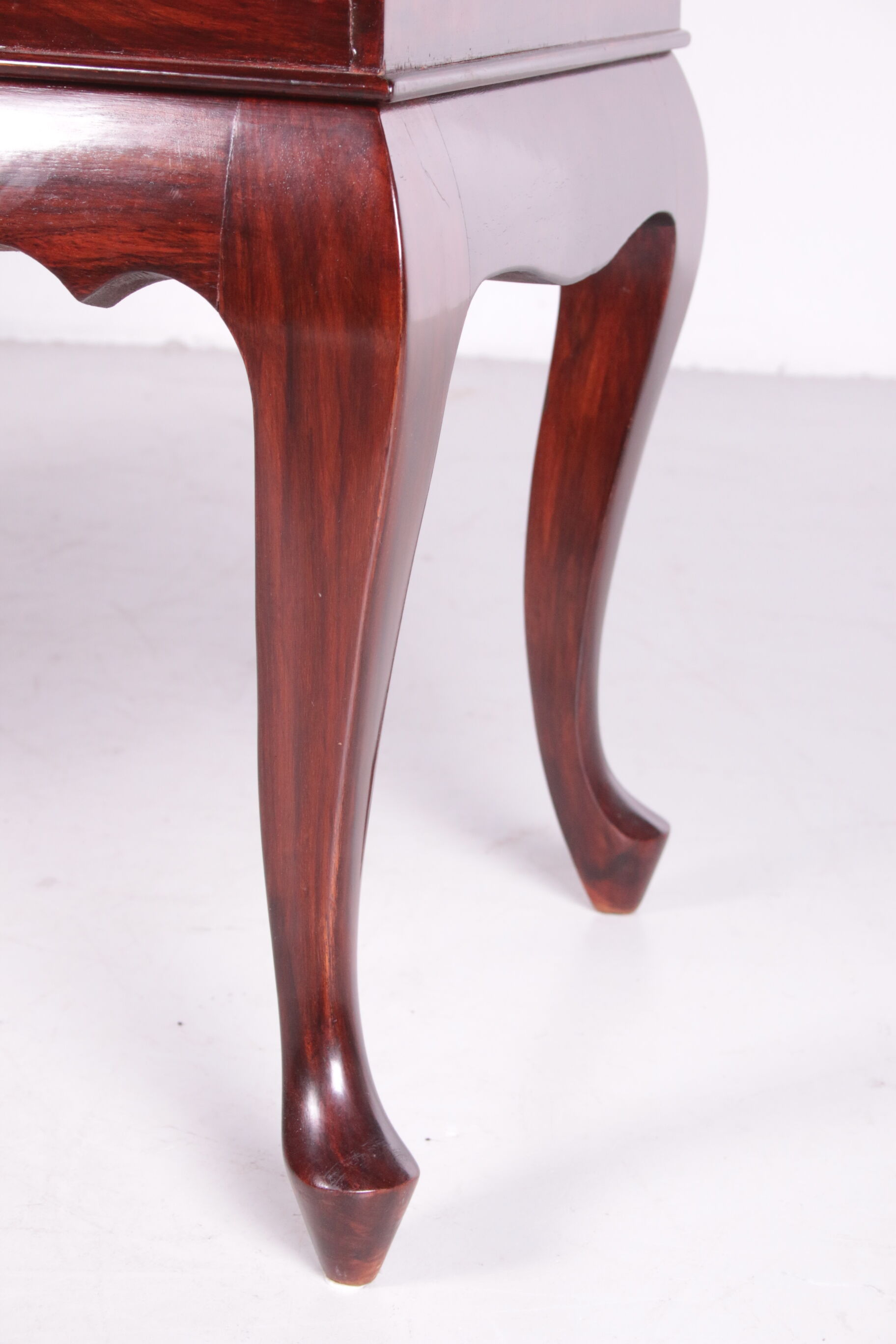 English Mahogany Desk Queen Anne Style, 1970s