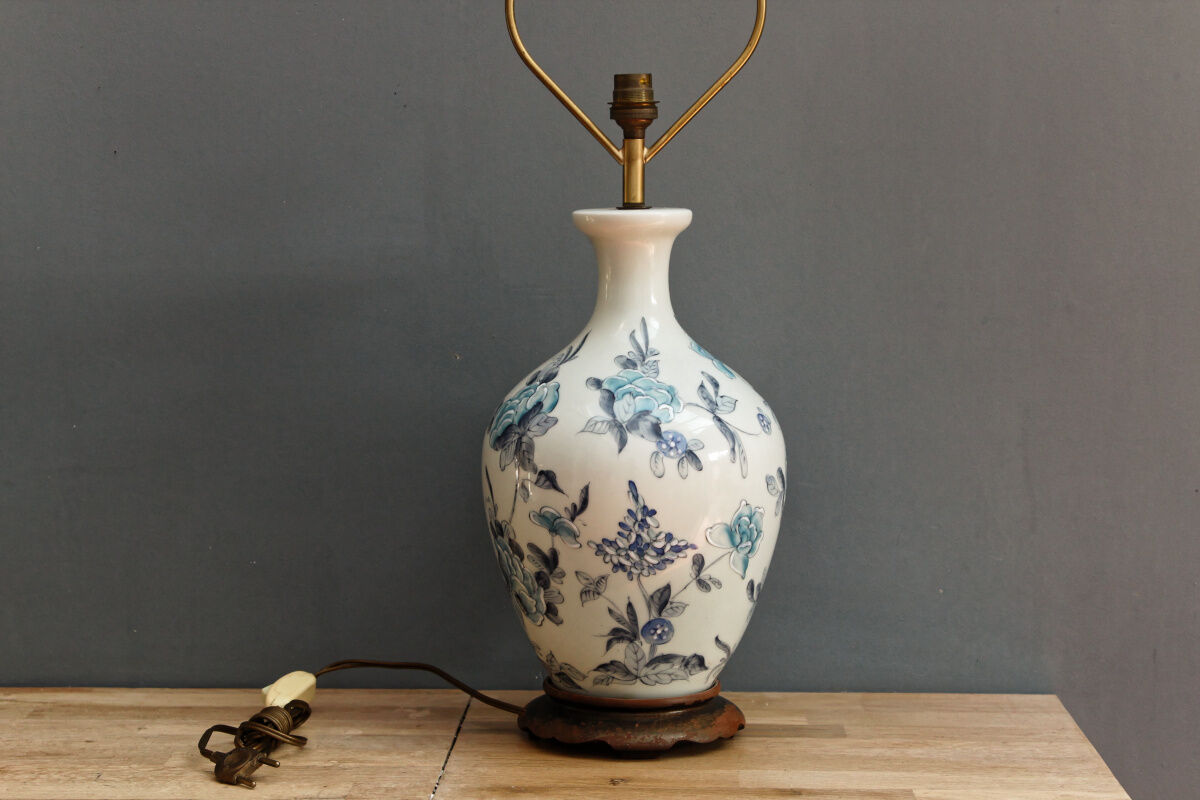 Porcelain lamp foot