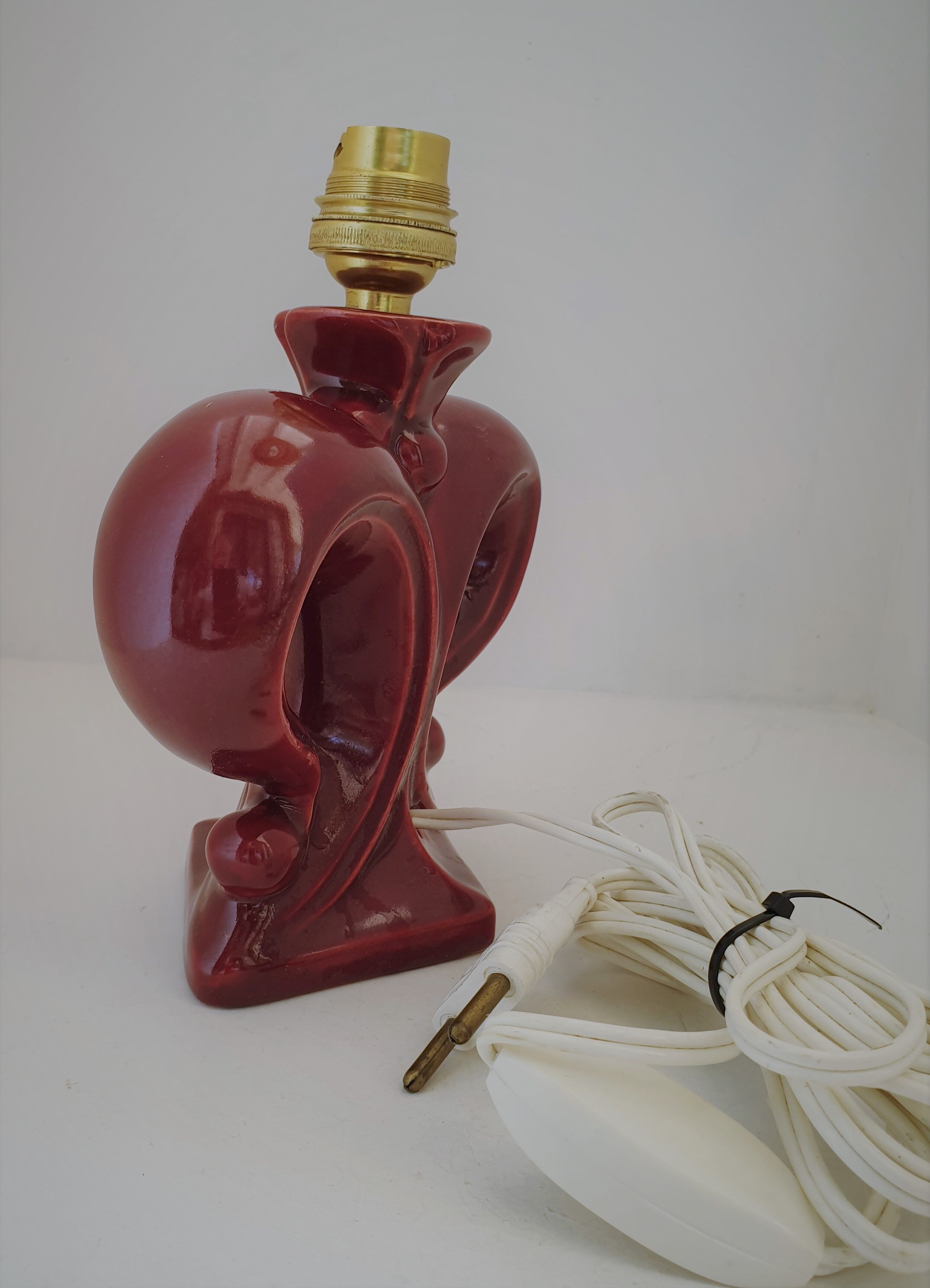 Stylized ceramic décor lamp foot
