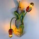 Paire de appliques italiennes en forme de tulipe et de feuille, bras en bois polychrome et métal, années 1960.