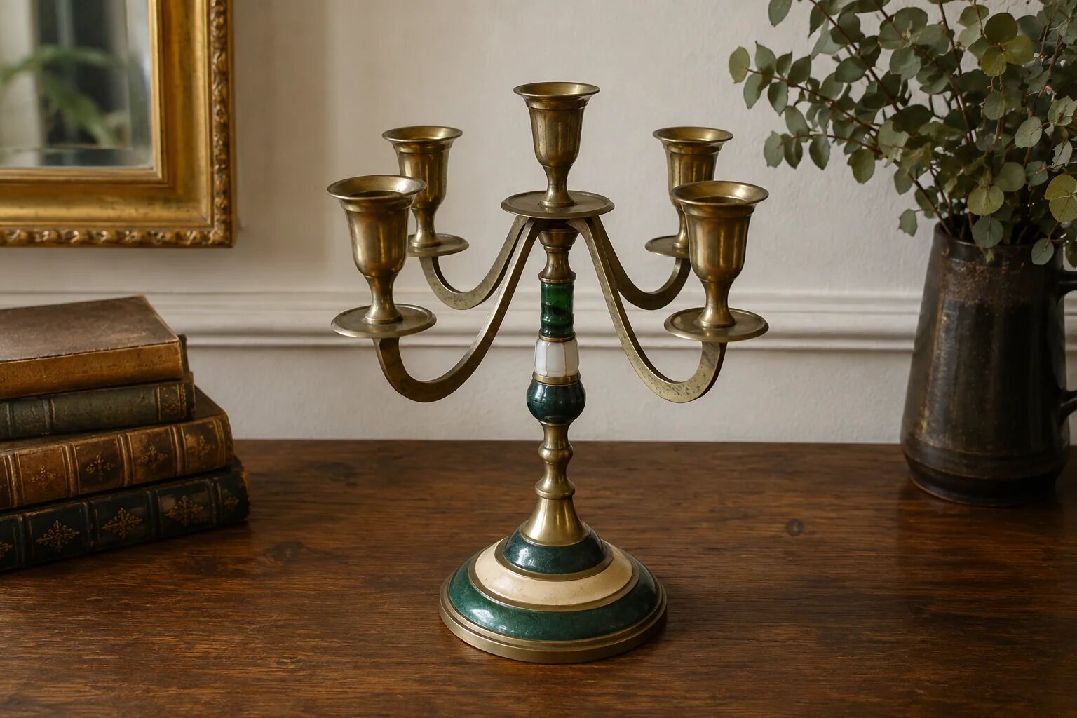 Vintage 5-light candelabrum in brass – Green and white decor