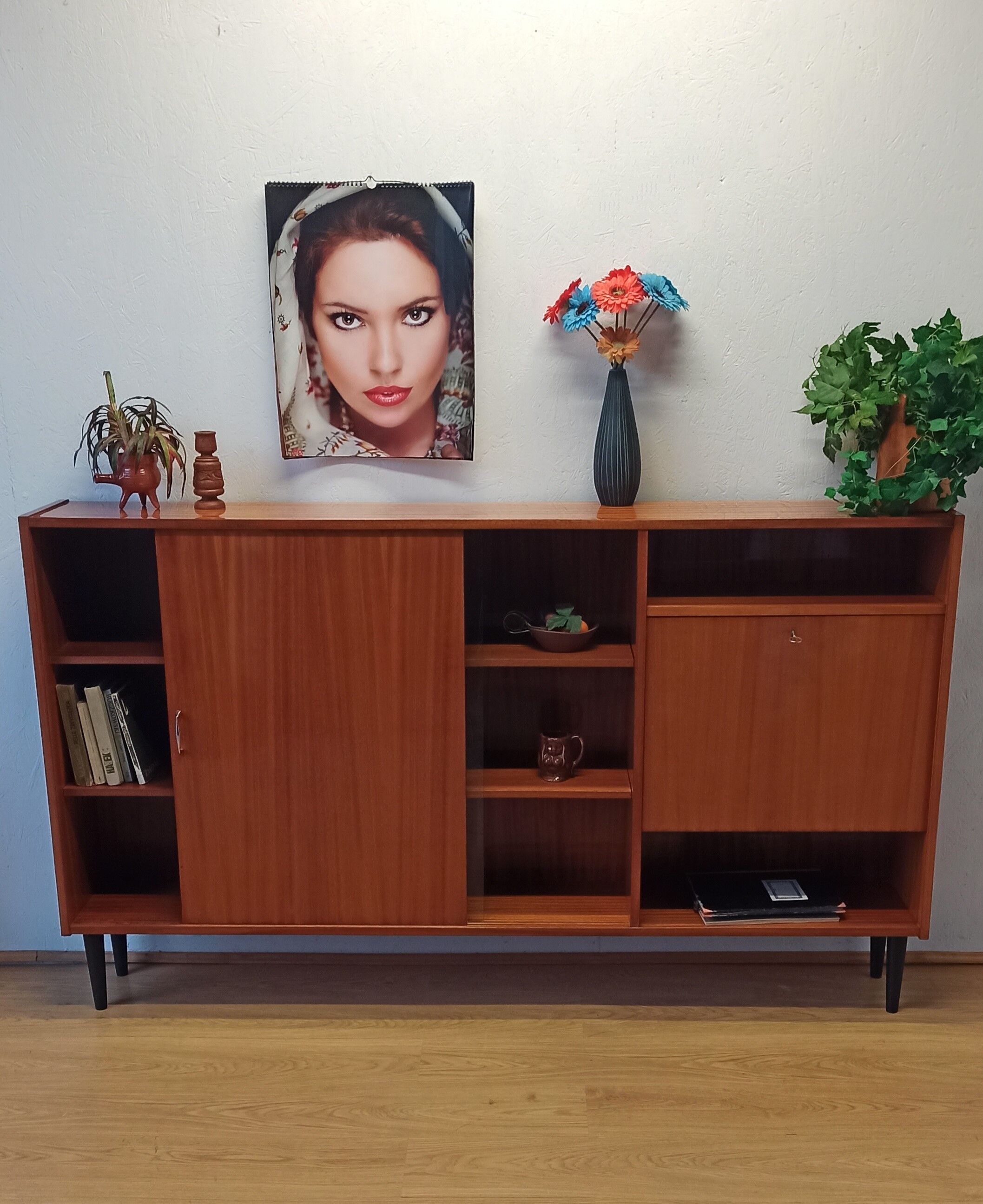 Buffet moderniste, des années 1970