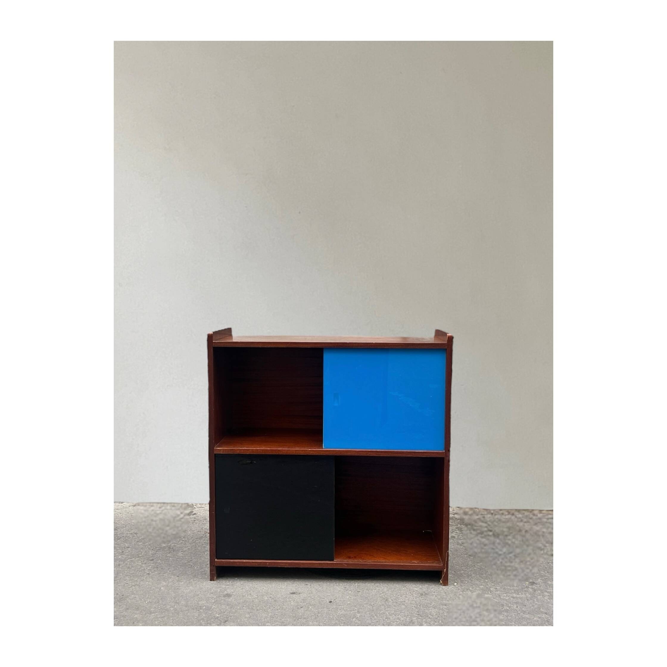 Closed bookcase in Bauhaus colors by D.Rozaffy Edition Meuble Oscar, design 1960