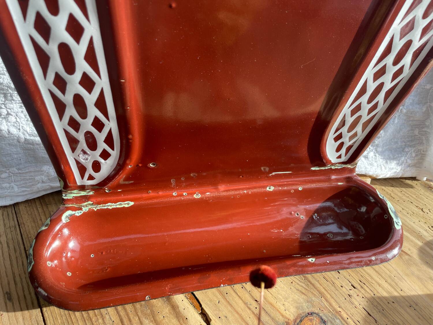 Enamelled kitchen sheet metal plate