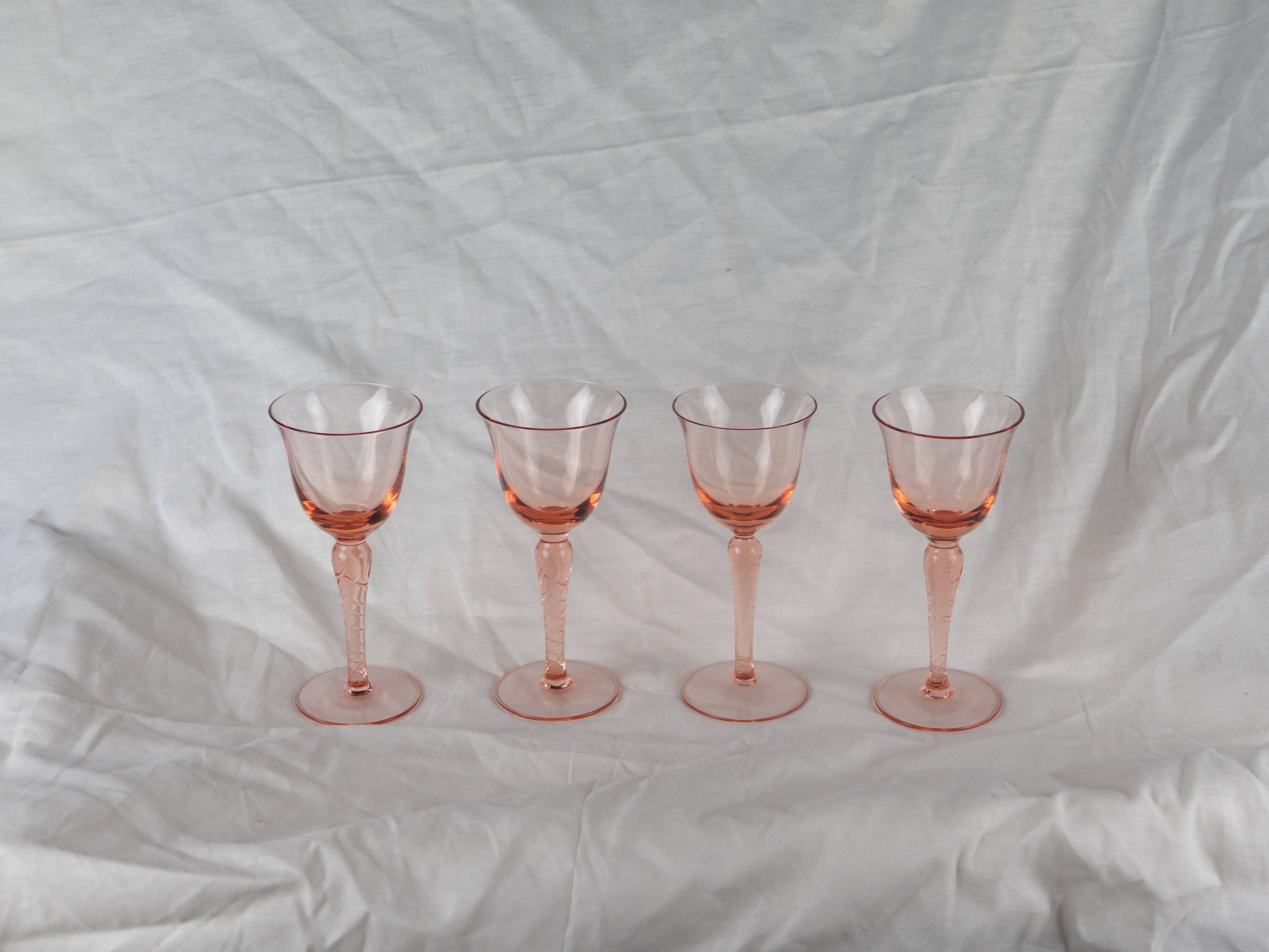 Set of 4 pink rosé glasses with twisted foot - 70s / 80s
