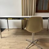 USM Haller desk in pearl grey laminate