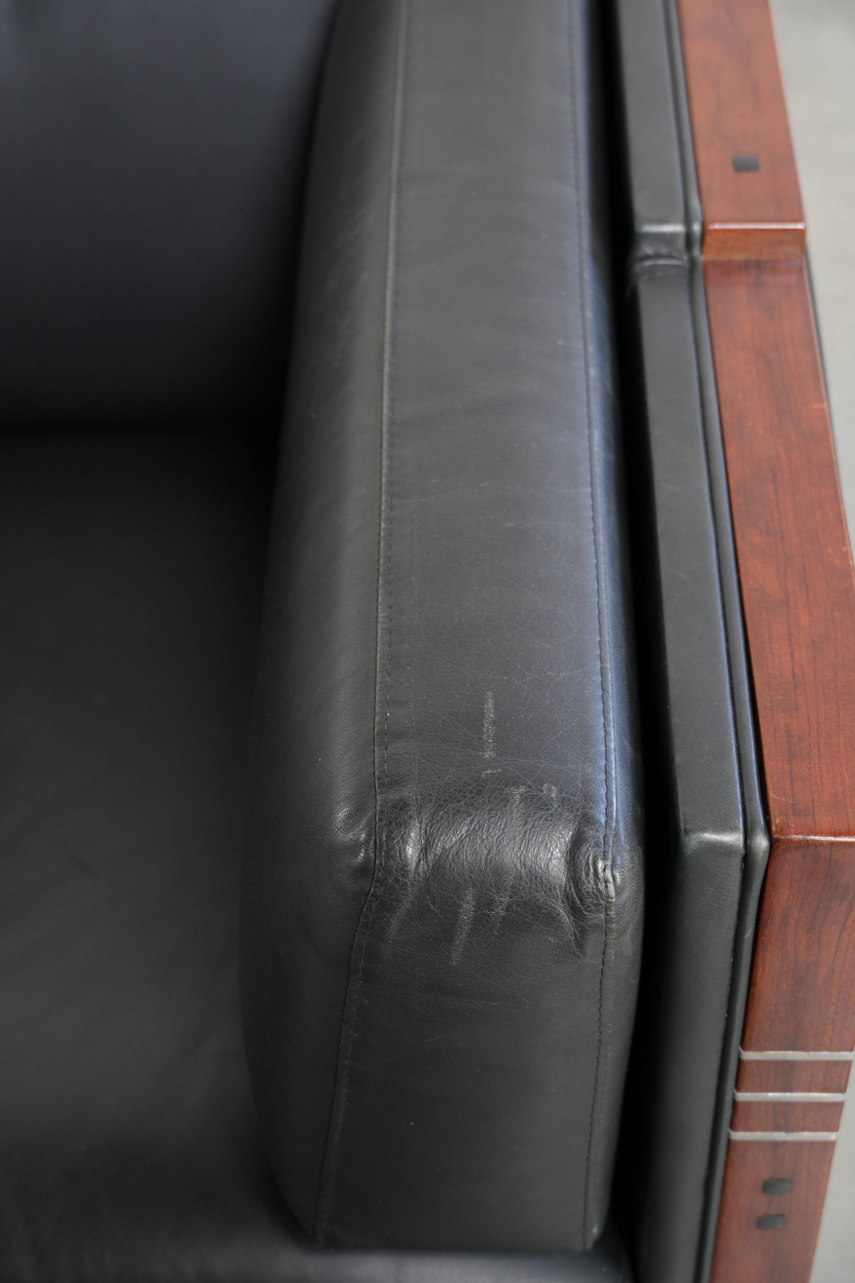 3-seater black cow leather sofa in timeless Art Deco design