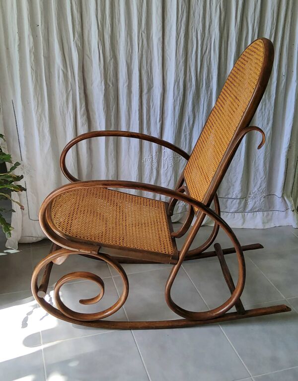 Rocking-chair en cannage ancien