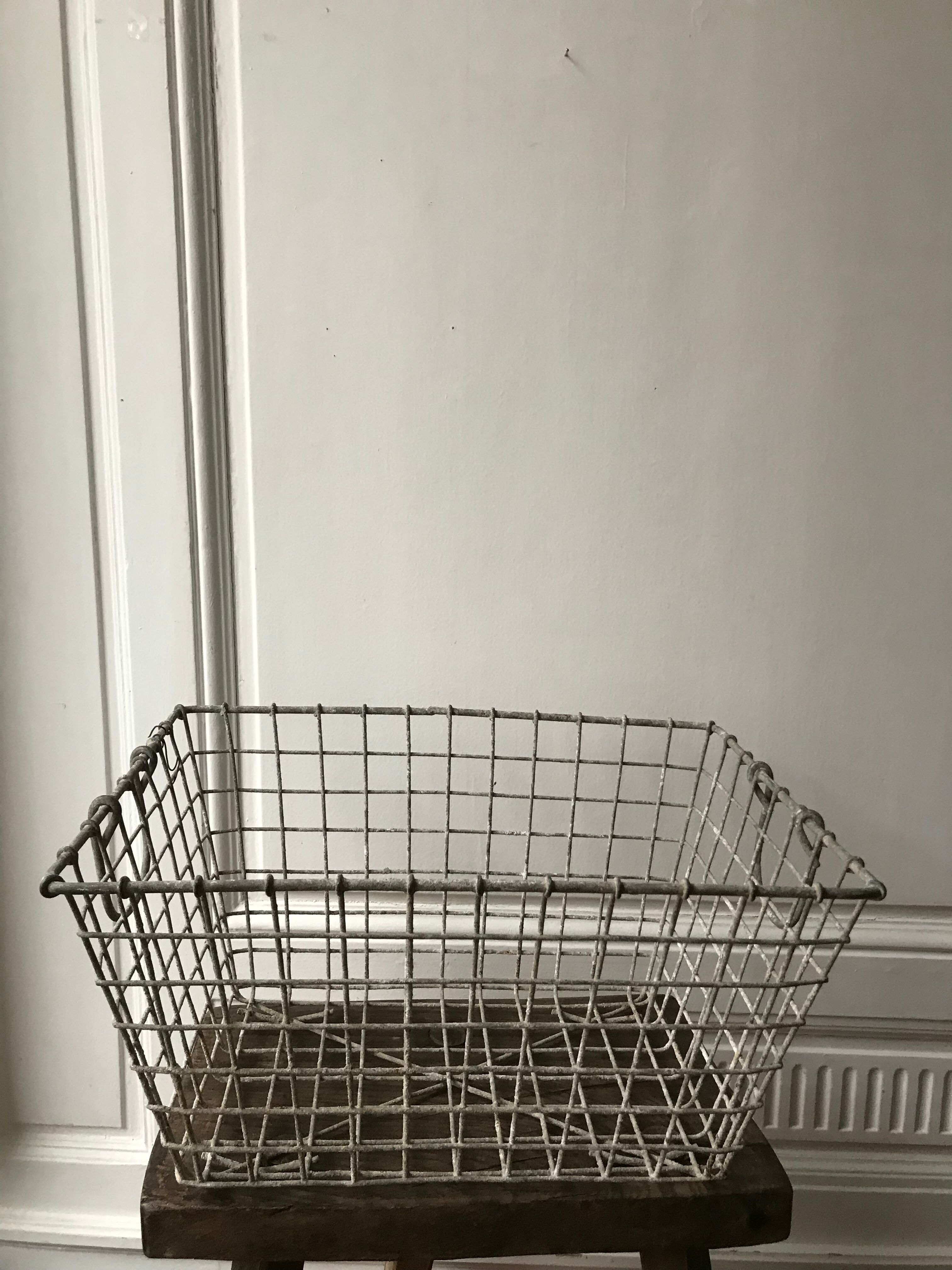 Panière metal patinée
