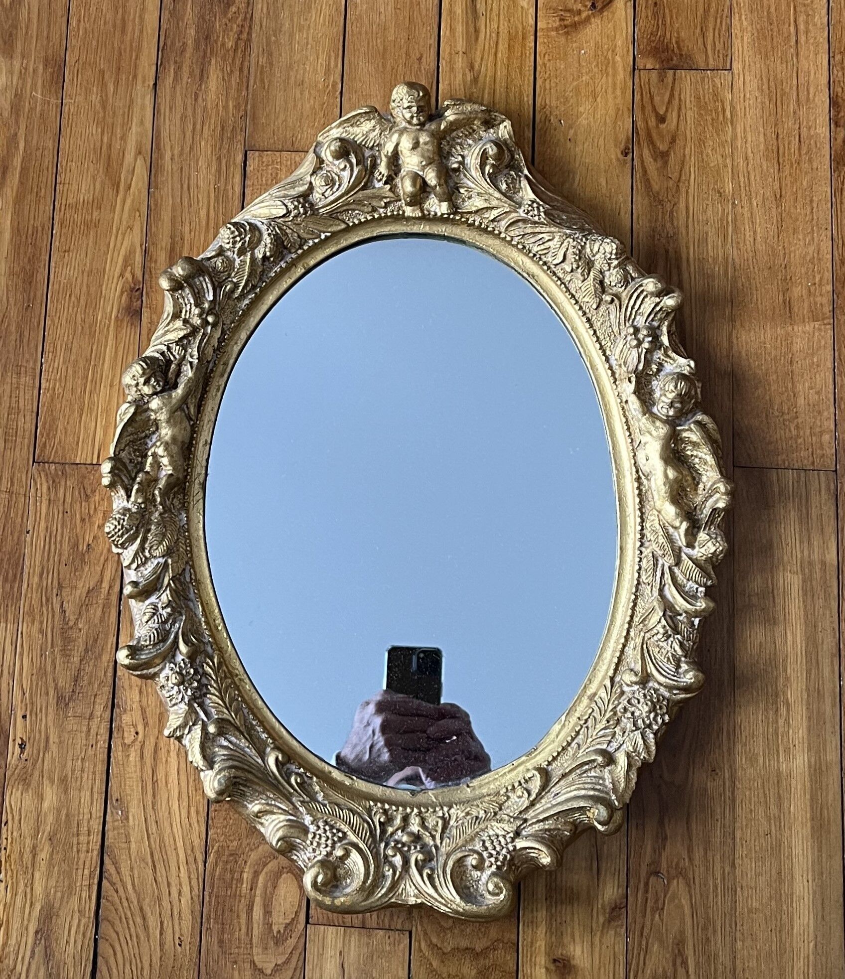 Miroir ovale mouluré doré