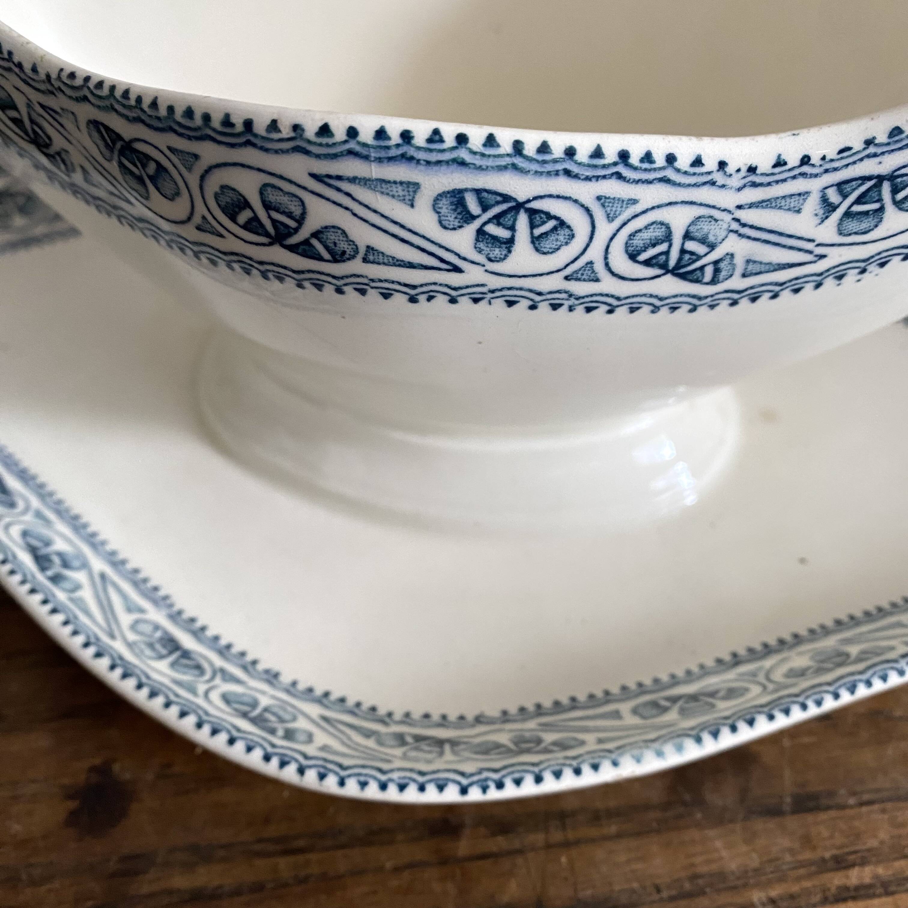 Choisy le roi "Champigny" iron clay sauceboats