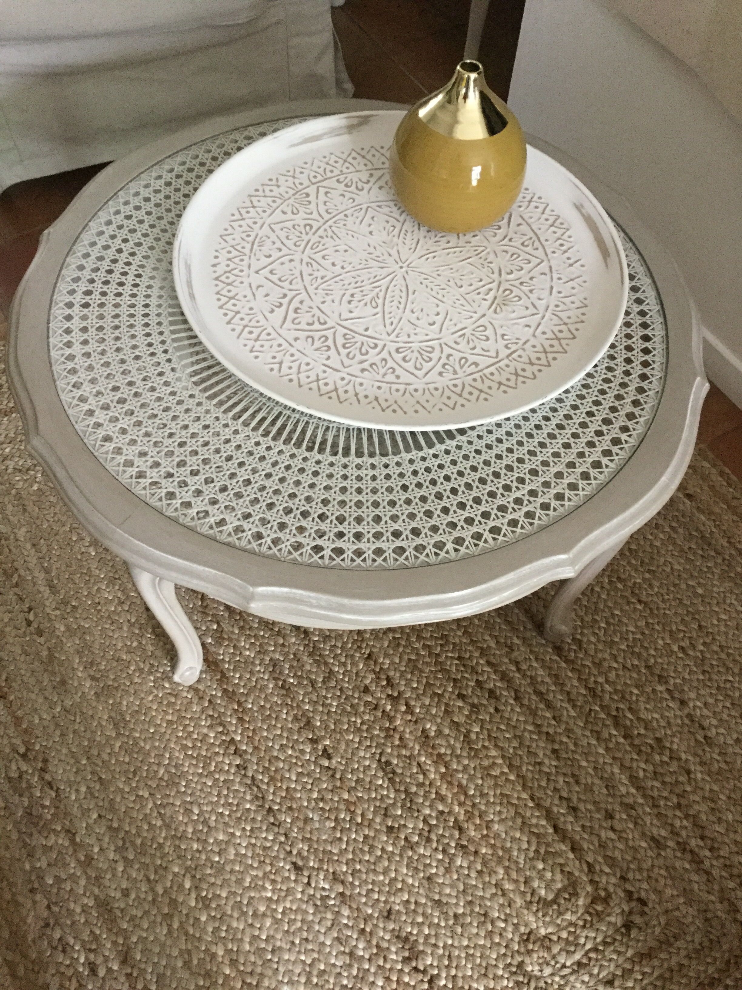 Round coffee table