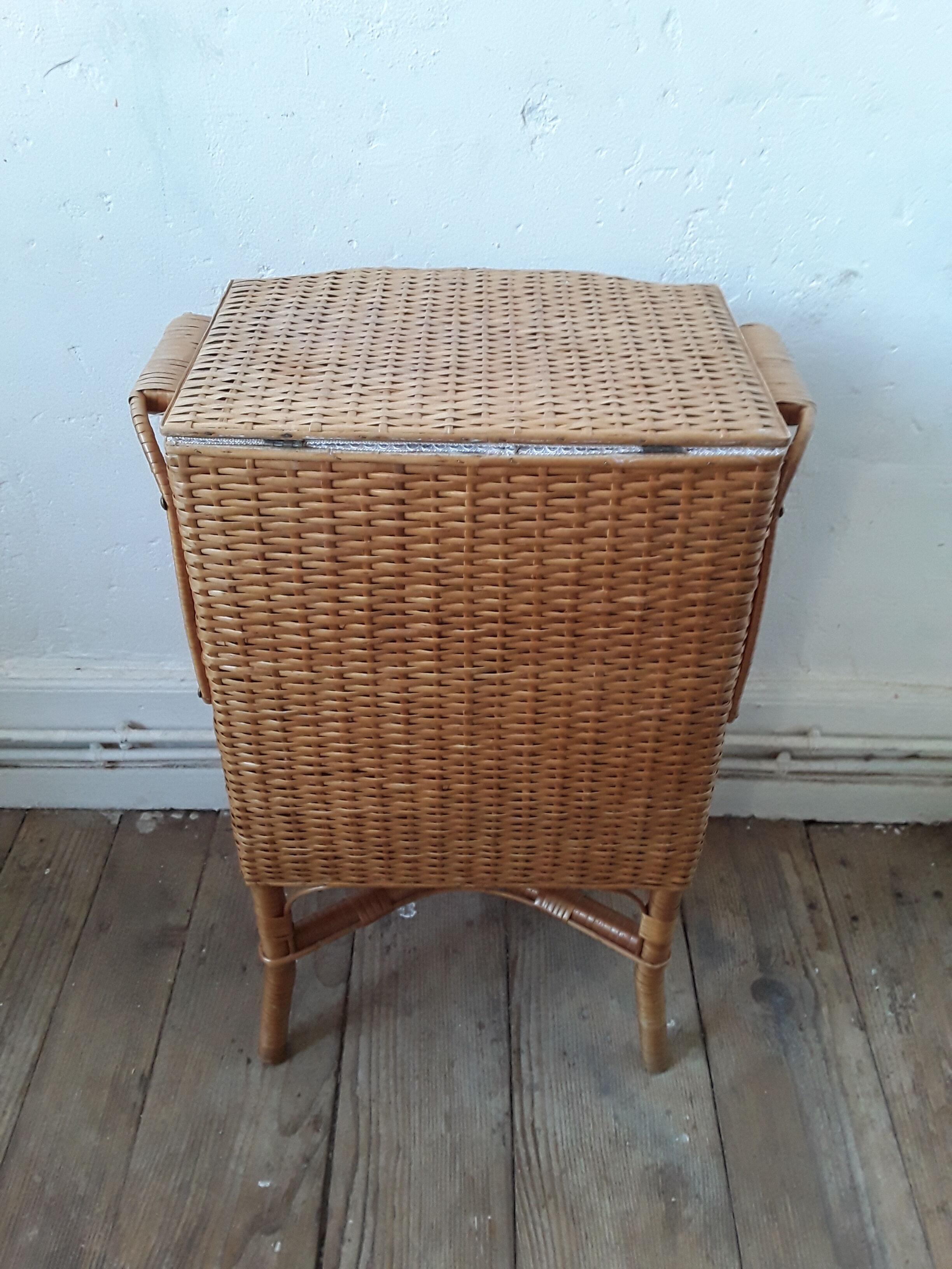 Vintage rattan chest of drawers 60s
