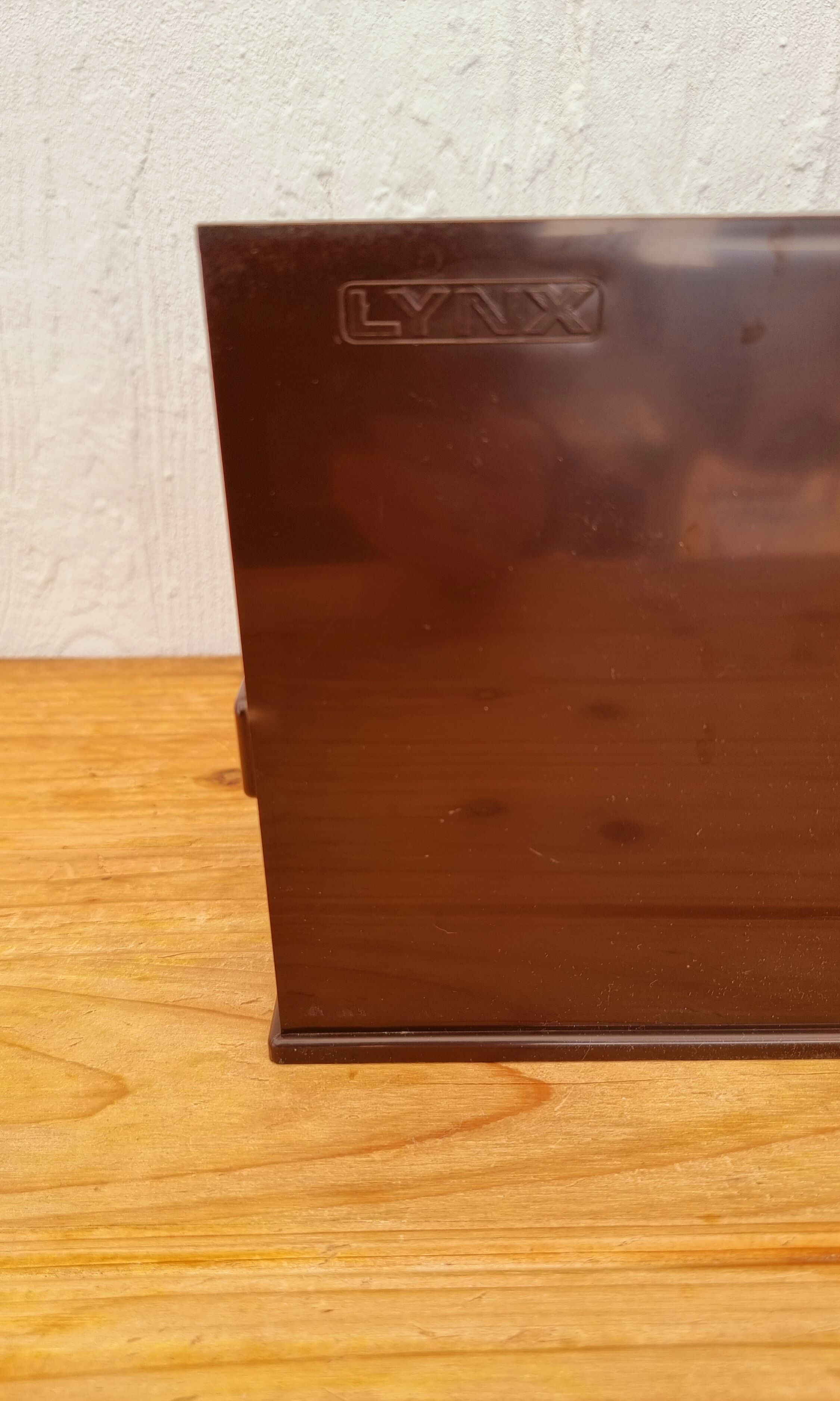 Vintage Lynx brown mail holder