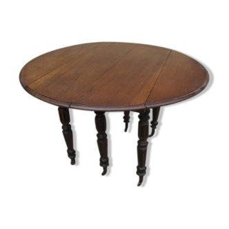 Antique table with 2 flaps