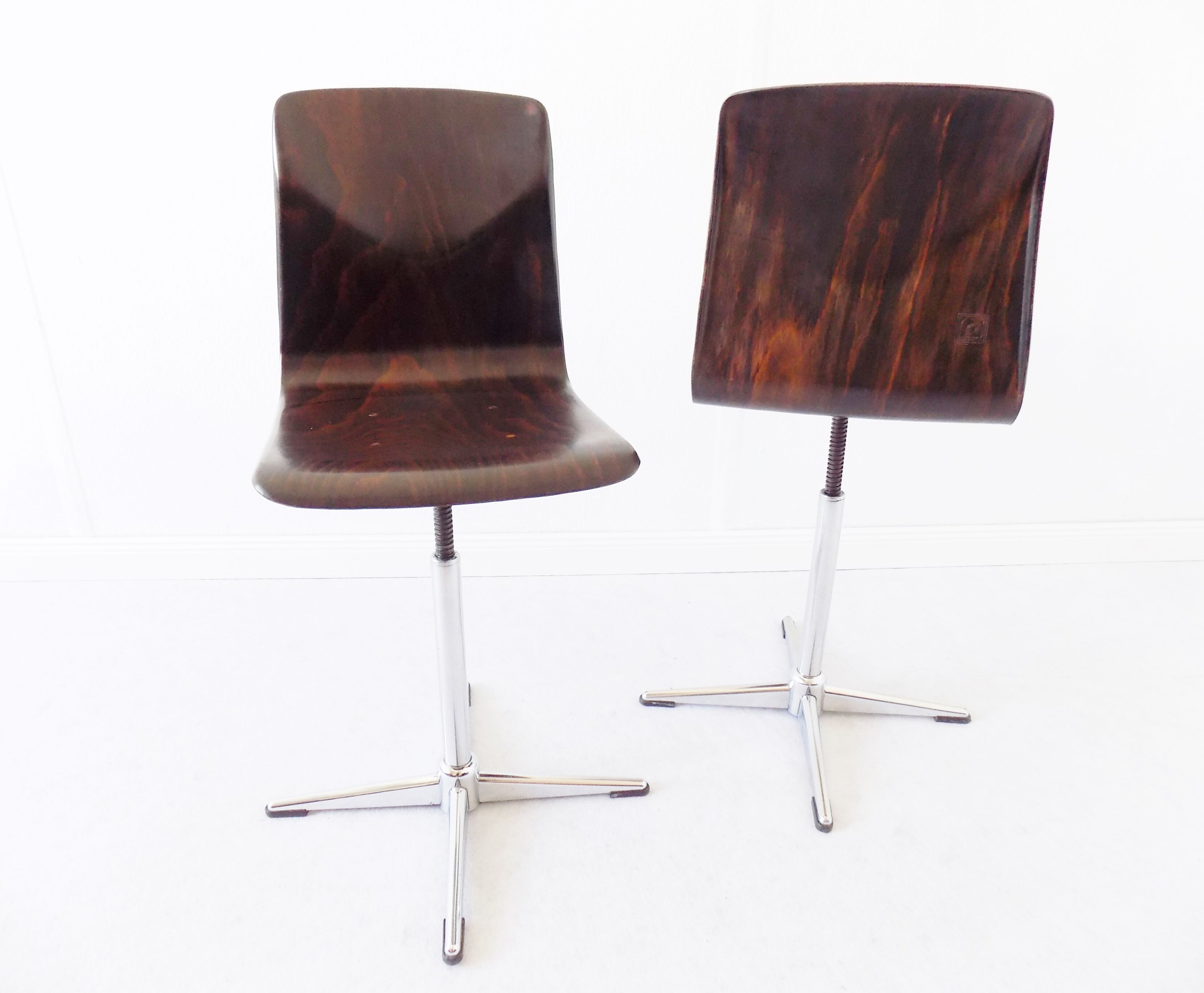 Set of 2 Thur Op chairs