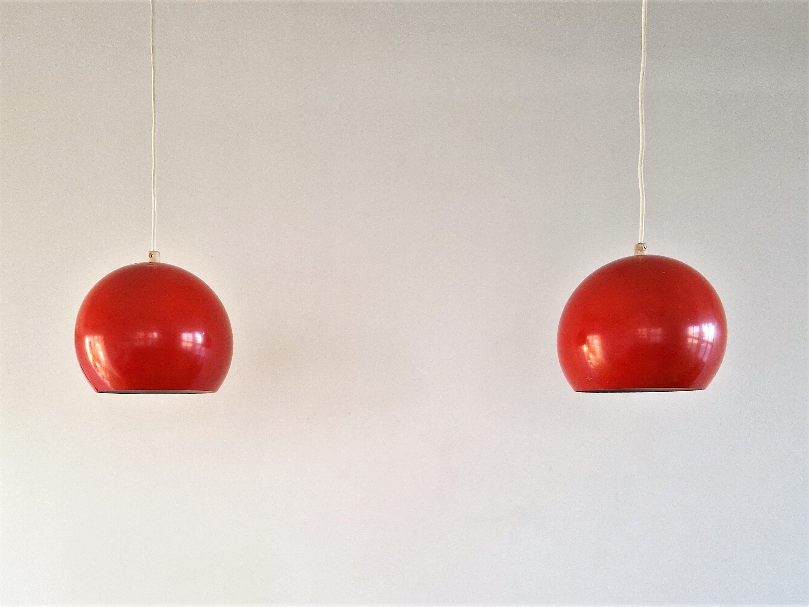 Lot de 2 suspensions en métal rouge, Danemark 1960's