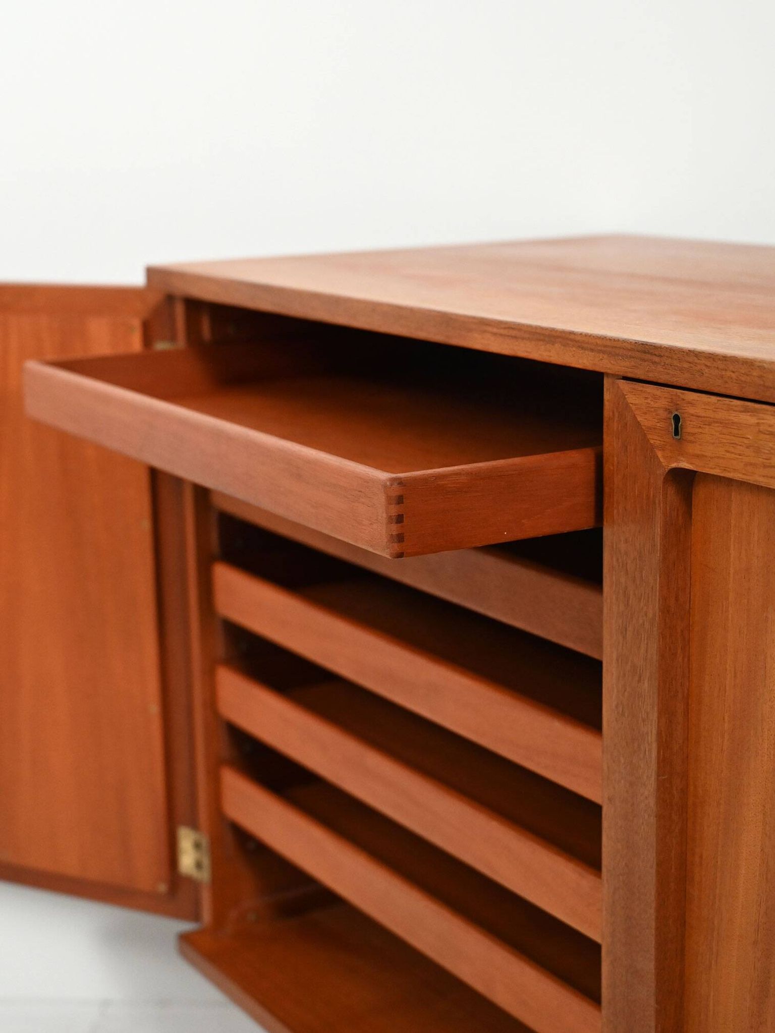 Buffet vintage suédois par Karl Erik Ekselius
