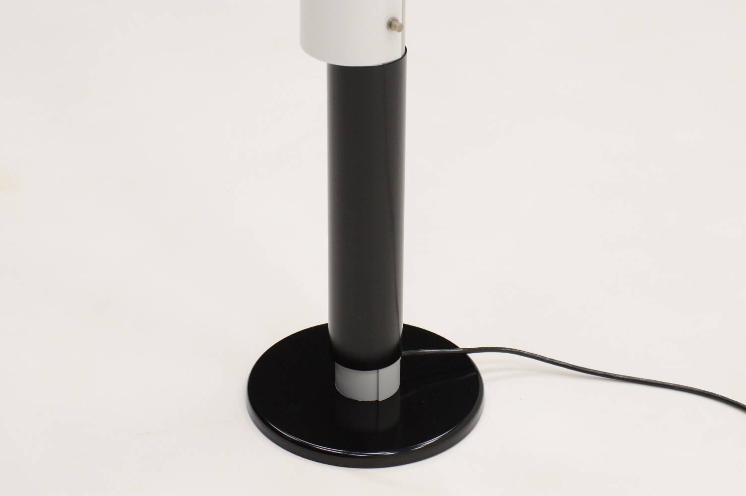 ST84 floor lamp by Johan Niegeman for Artiforte, 1950s The Netherlands.