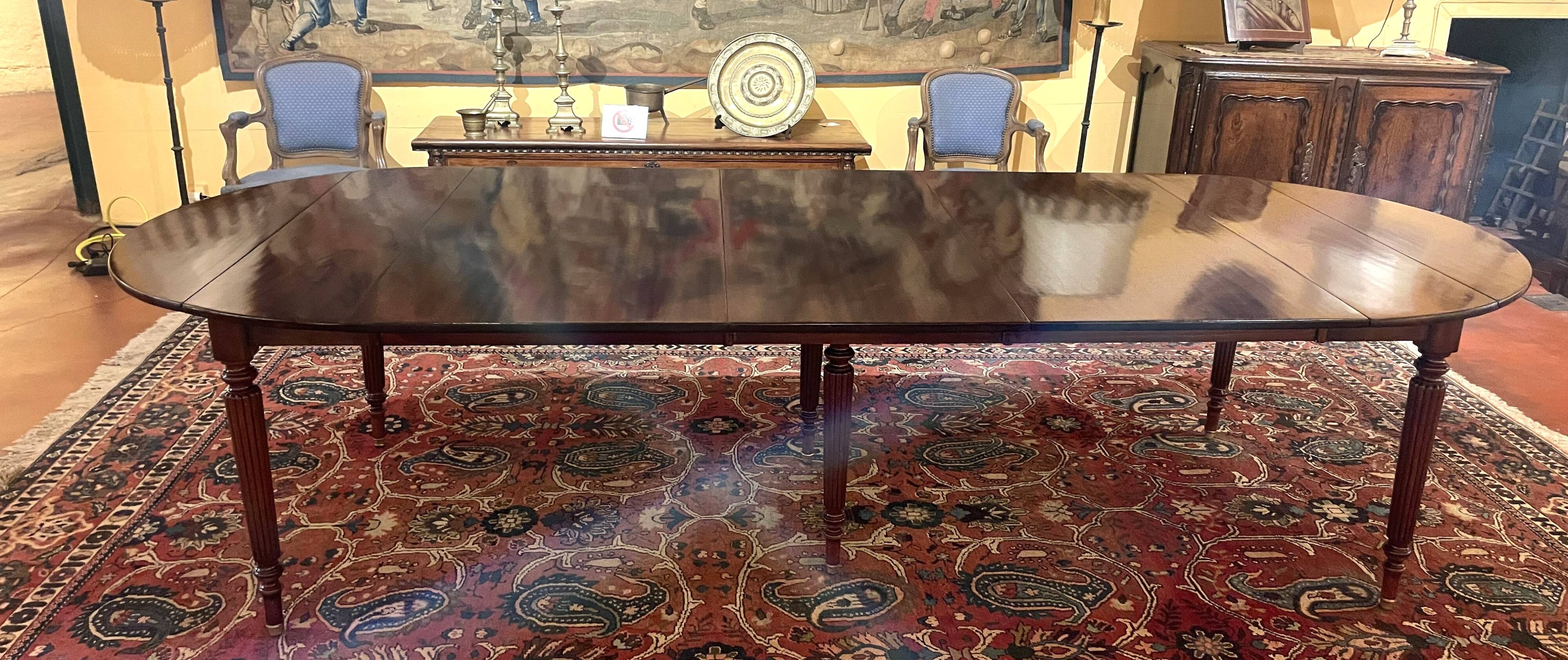 Early 19th Century Mahogany Dining Table