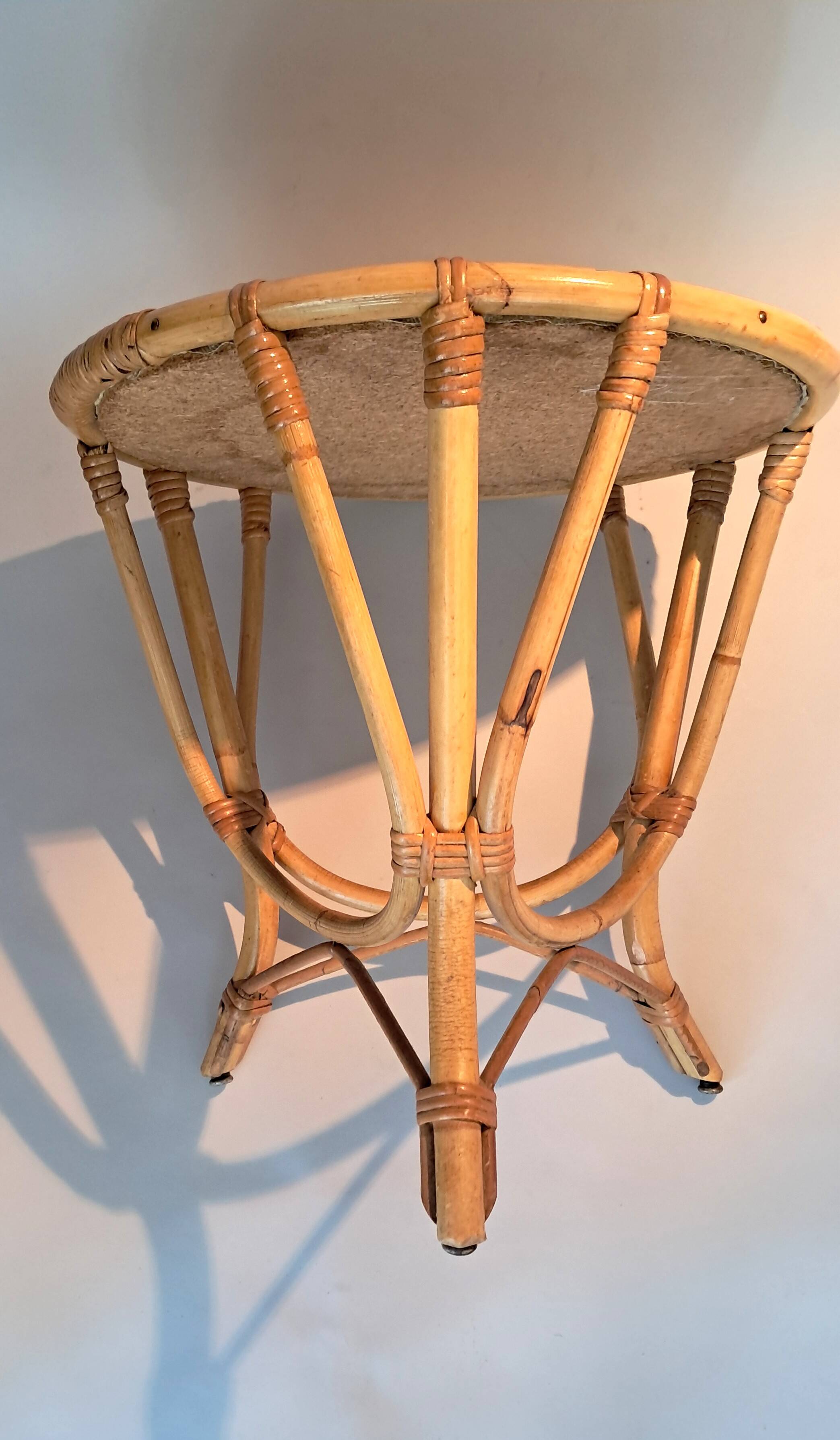 Tripod table in bamboo and rattan from 1960.