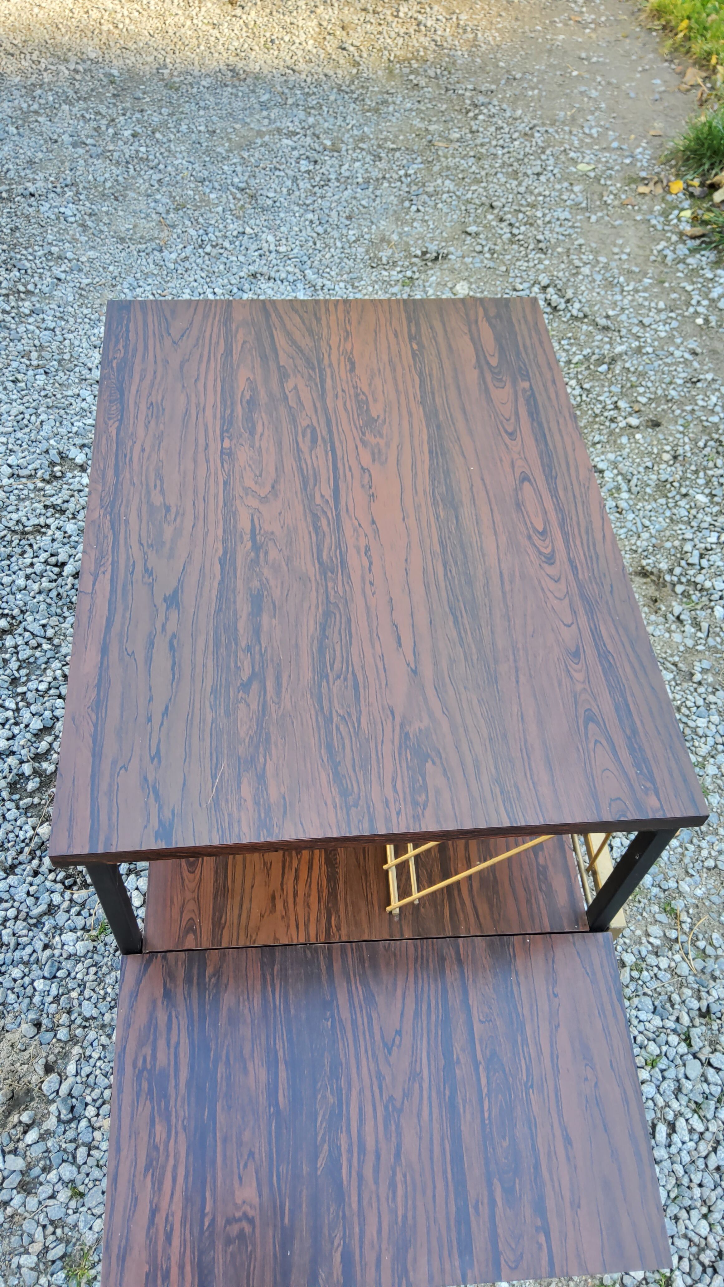 Table basse à abattants des années 60 en métal noir et doré, plateaux en placage palissandre