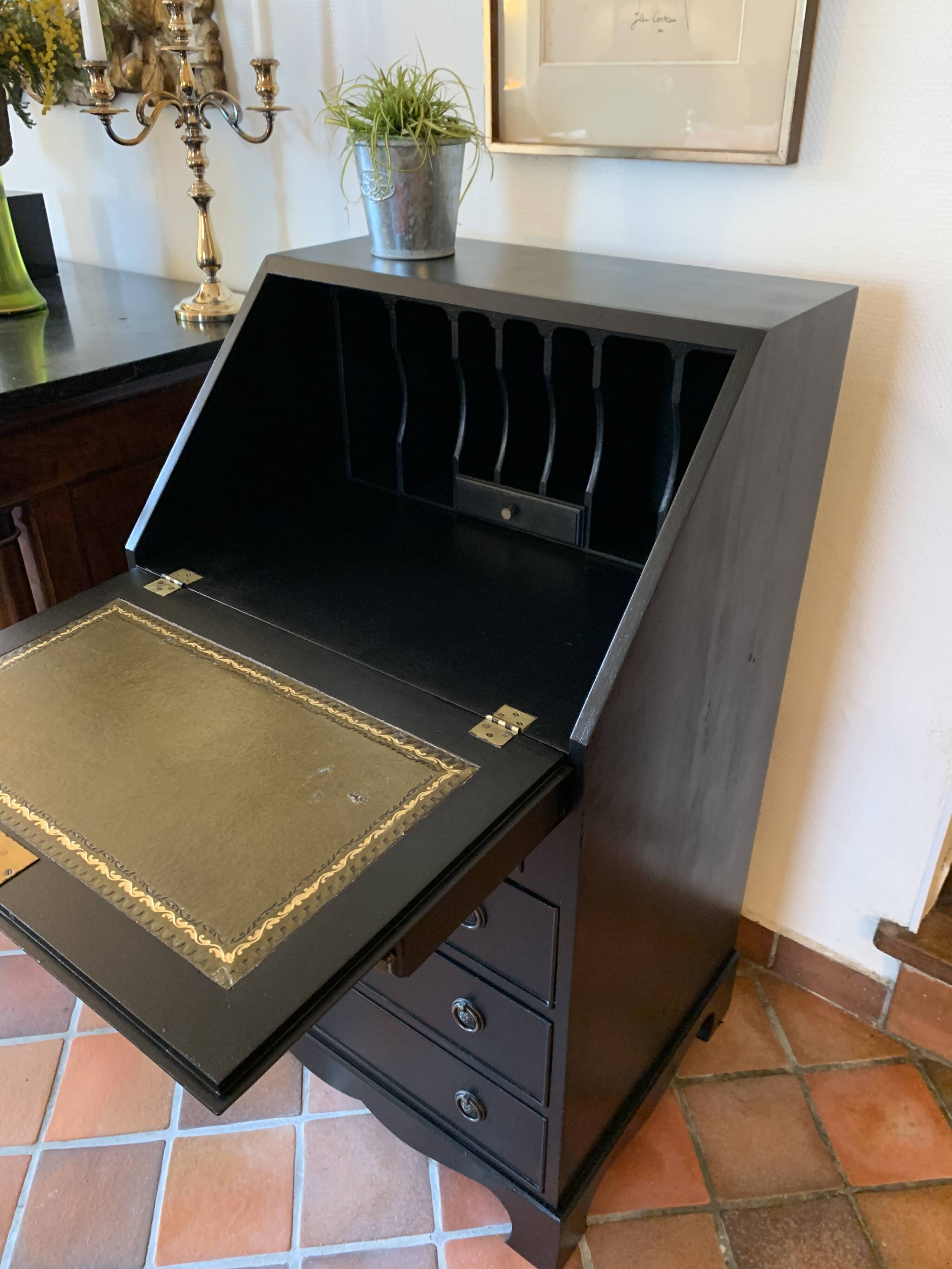 Small convenient secretary