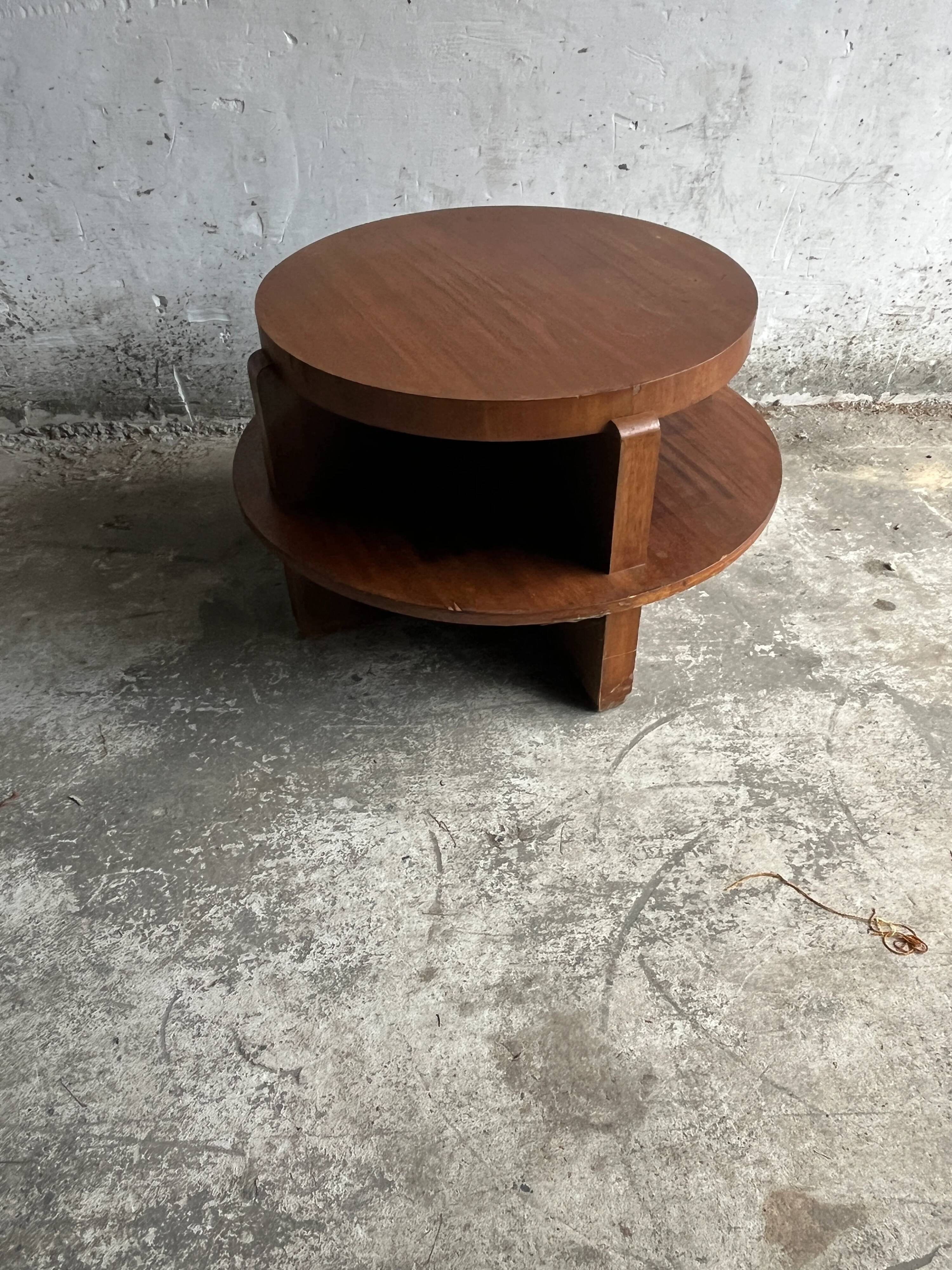 Vintage Art Deco round coffee table with double top